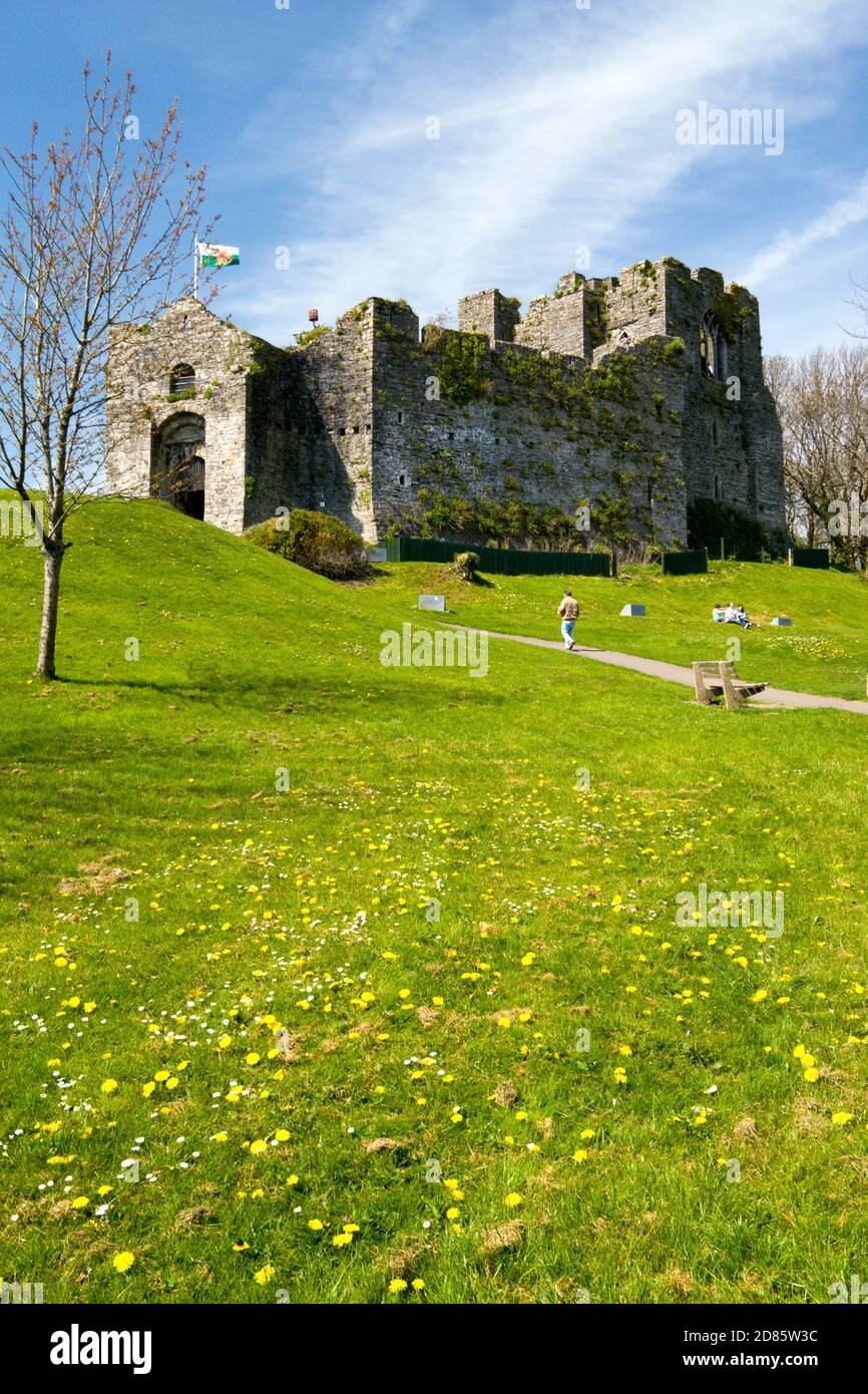 Oystermouth Castle, Mumbles, Swansea bay, Swansea, Glamorgan, South ...