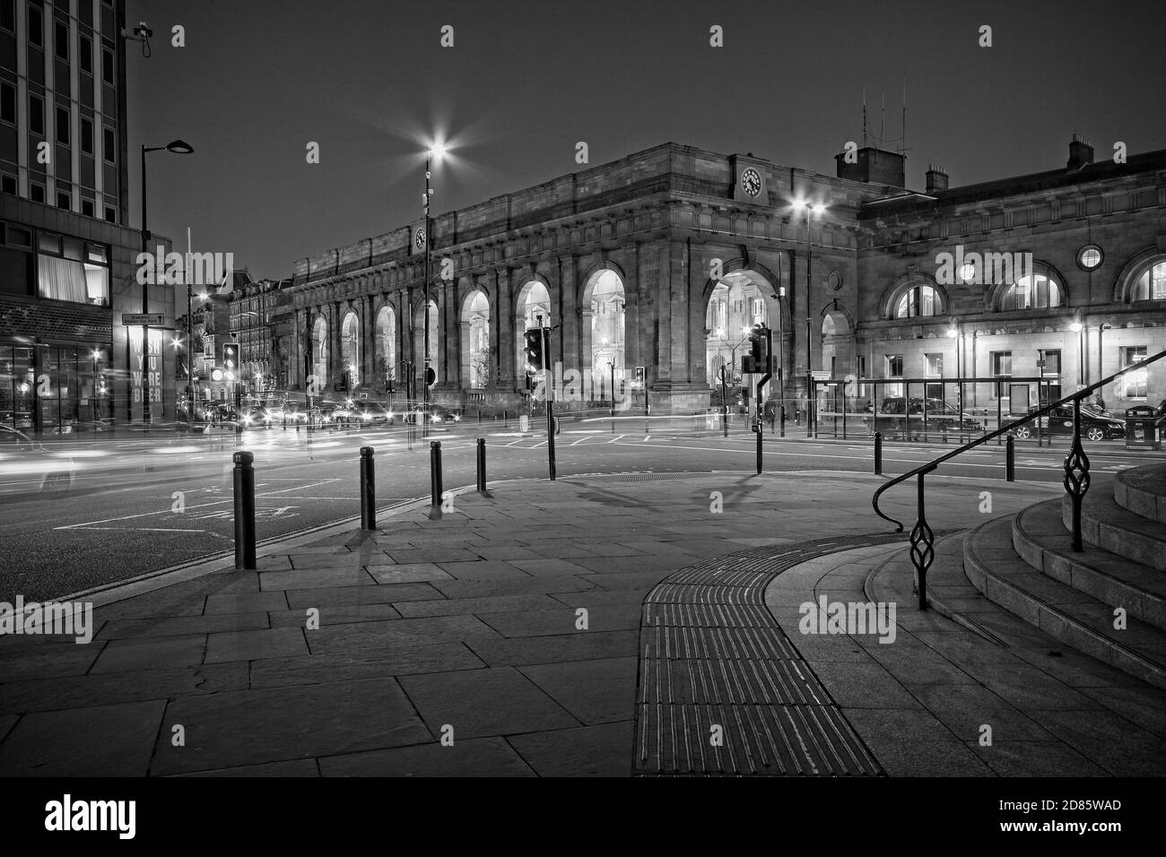 Newcastle upon tyne central station Black and White Stock Photos ...