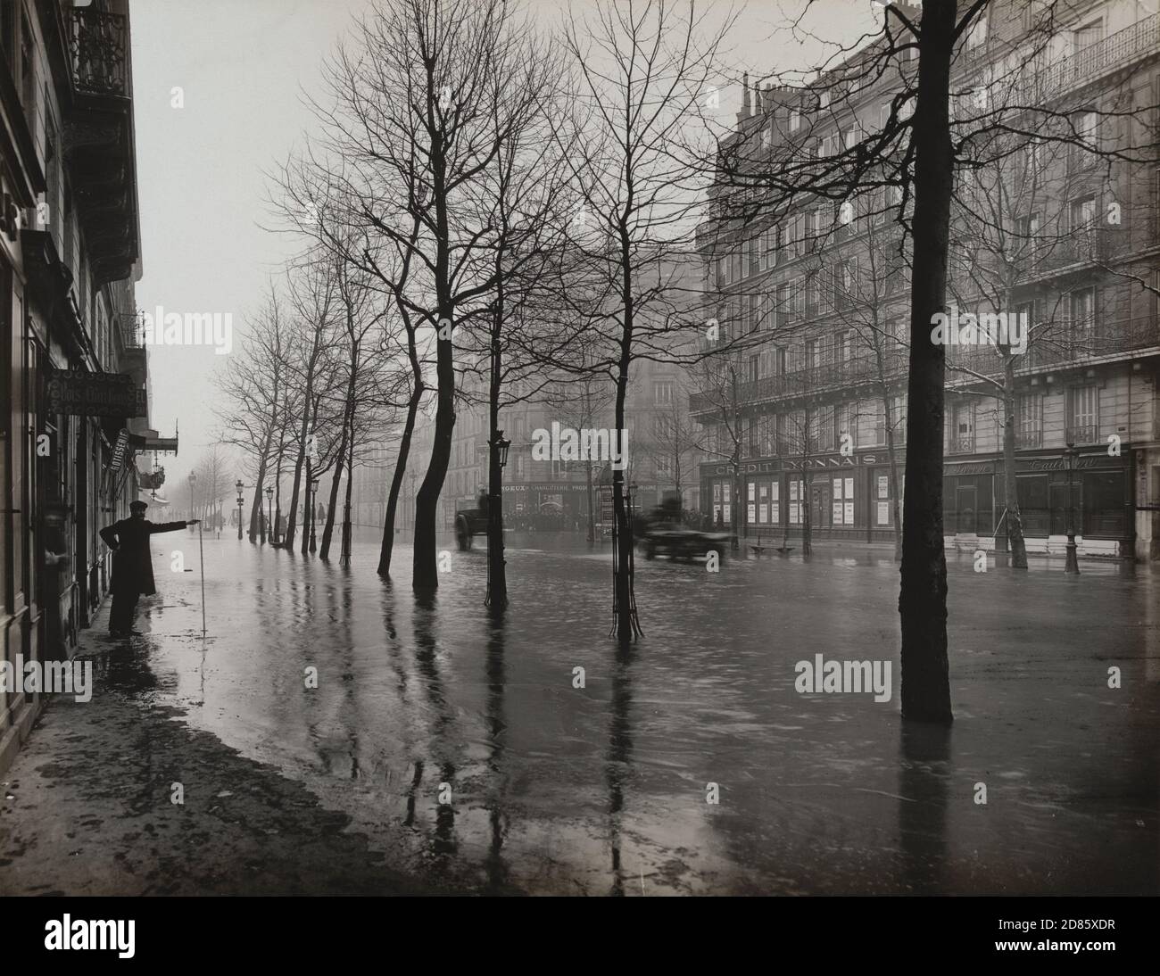 Vintage photo, Unknown Photographer - Flood of the Seine, Avenue Ledru-Rollin, Paris 1910 Stock Photo