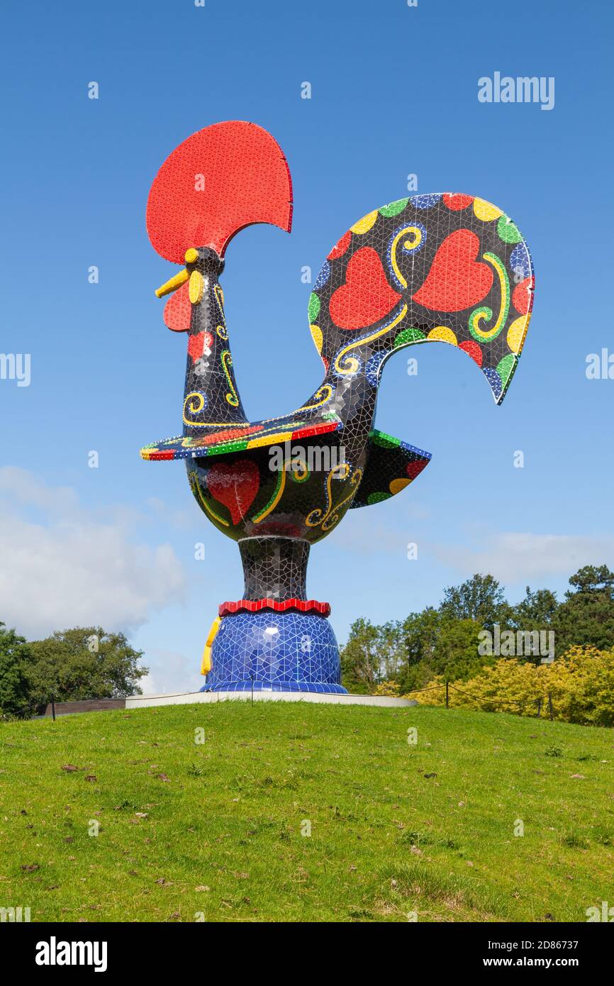 Pop Galo Rooster by the Porugeuse artist Joana Vasconcelos at the Yorkshire sculpture park near Wakefield, UK Stock Photo