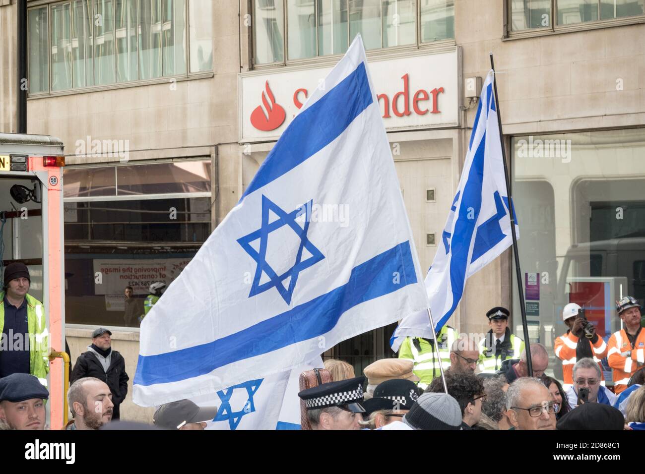 4th November 2017, London, United Kingdom:-Pro Israeli protesters counter demonstrate a pro Palestine rally in central London Stock Photo