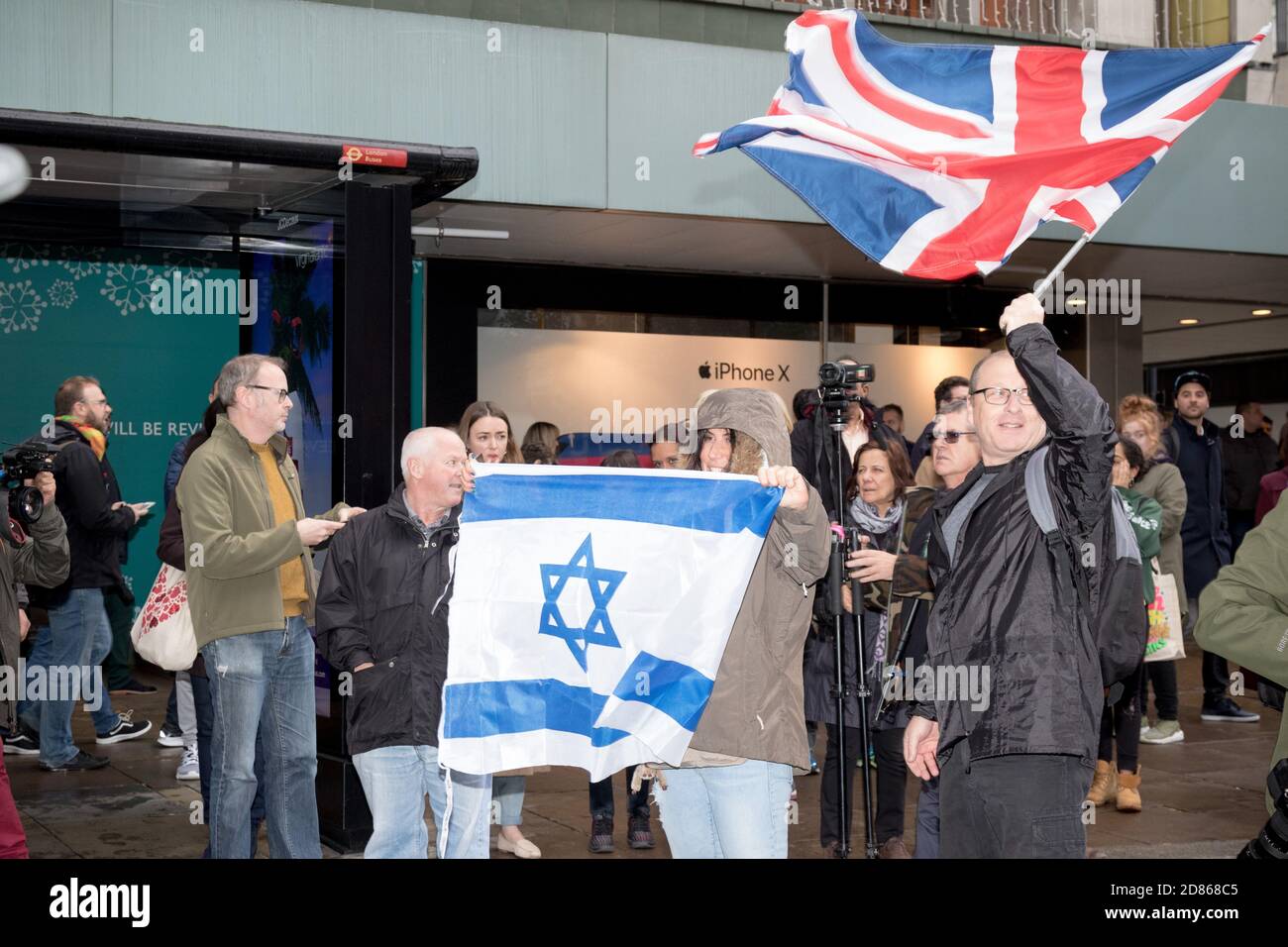 4th November 2017, London, United Kingdom:-Pro Israeli protesters counter demonstrate a pro Palestine rally in central London Stock Photo