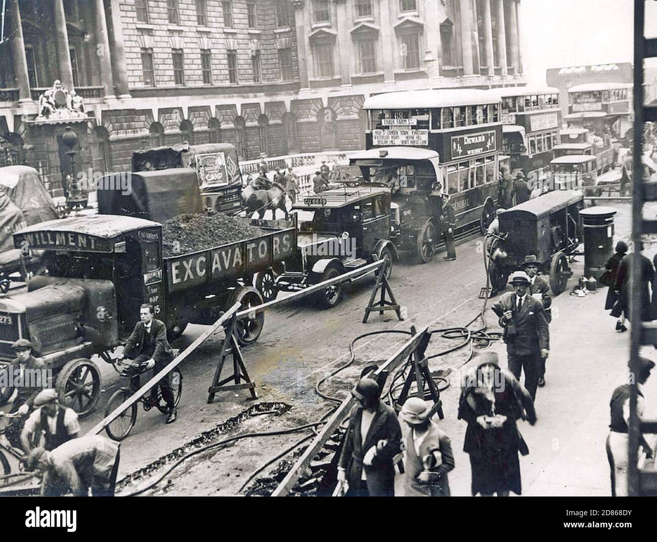 TRAFFIC JAM ON WATERLOO BRIDGE, London, 1930 Stock Photo