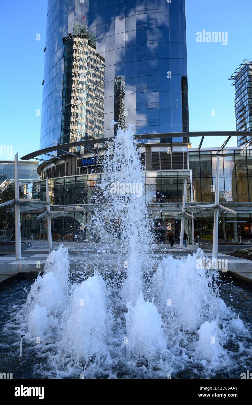 Downtown vancouver water fountain hires stock photography and images