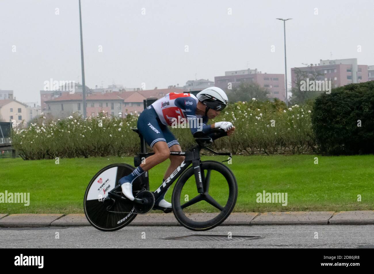 Vincenzo Nibali, Trek-Segafredo during Cernusco sul Naviglio - Milano, Giro d'Italia, cernusco sul naviglio, Italy, 25 Oct 2020 Credit: LM/Silvia Colo Stock Photo