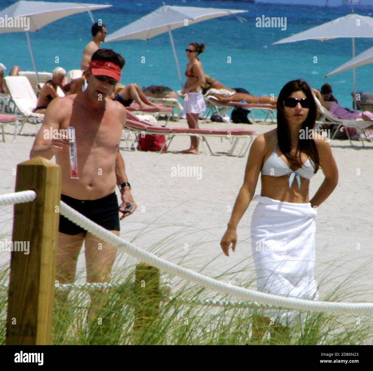 Exclusive!! Laura Pausini and friend stroll on Miami Beach, FL, 4/18/05  [[mab]] Stock Photo - Alamy