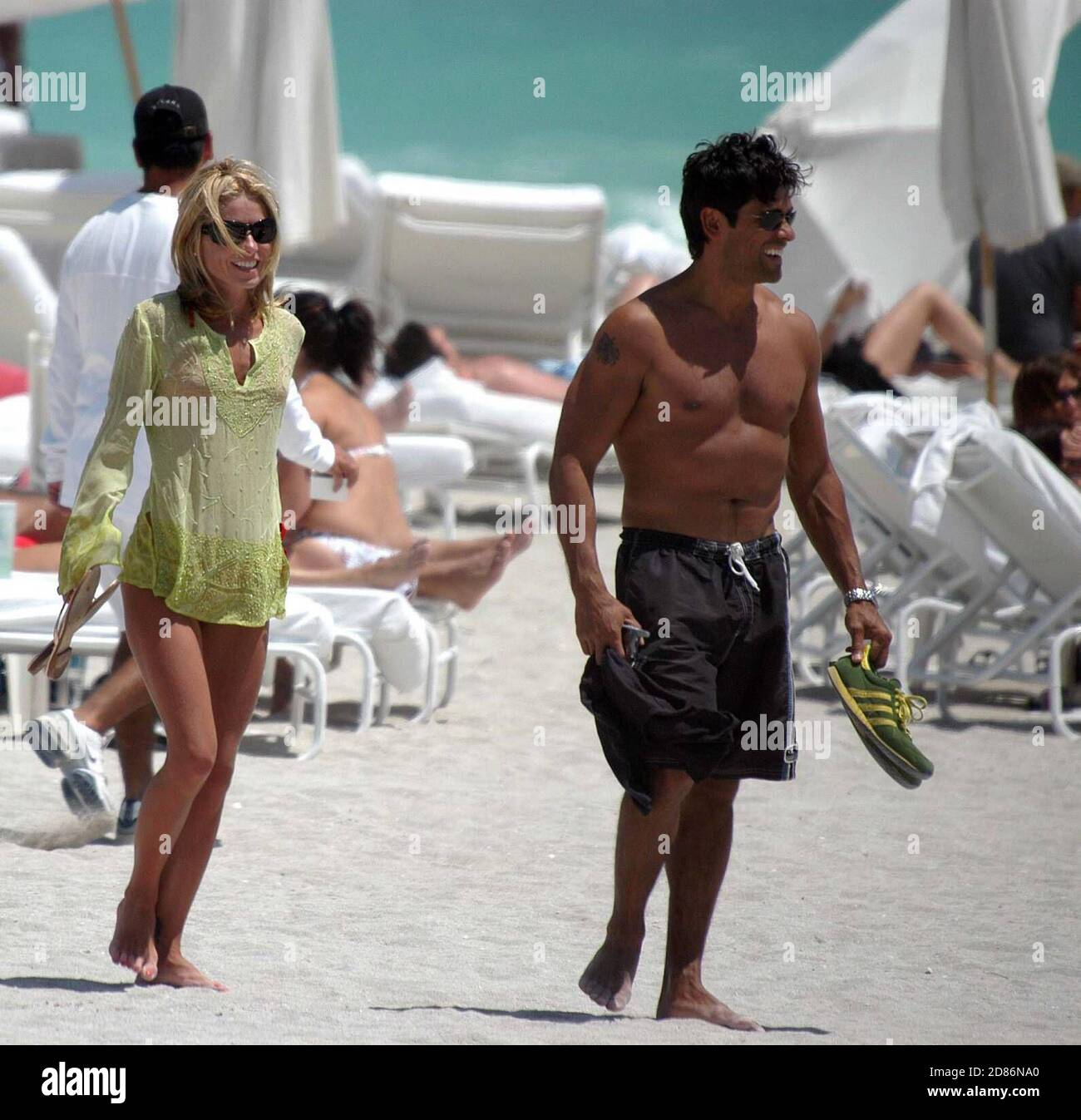 Kelly Ripa And Mark Consuelos Beach