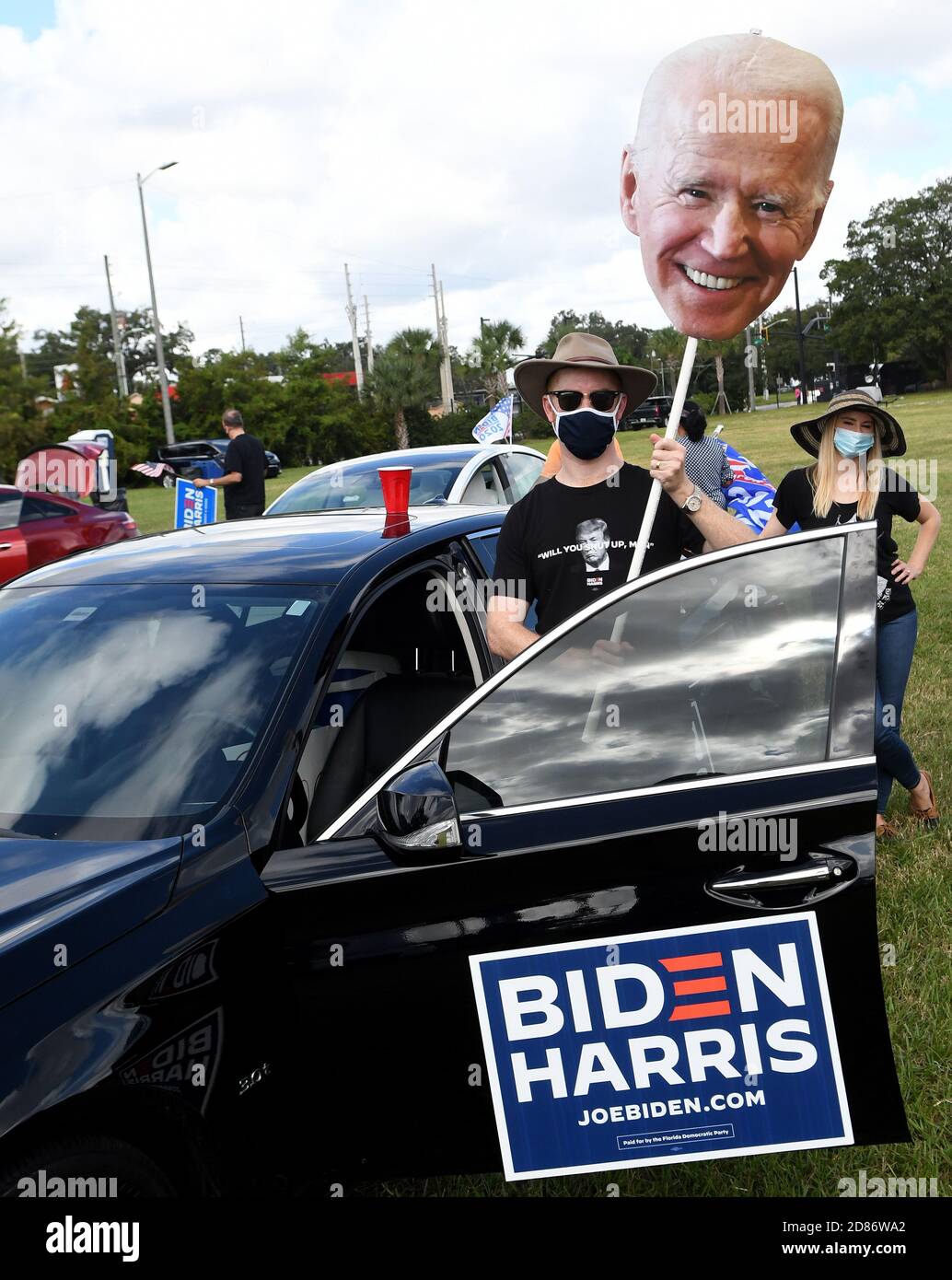 October 27, 2020 - Orlando, Florida, United States - A man holds a picture of Joe BidenÕs head while waiting for former U.S. President Barack Obama to speak in support of Democratic presidential nominee Joe Biden during a drive-in rally on October 27, 2020 in Orlando, Florida. Mr. Obama is campaigning for his former Vice President before the Nov. 3rd election. (Paul Hennessy/Alamy) Stock Photo