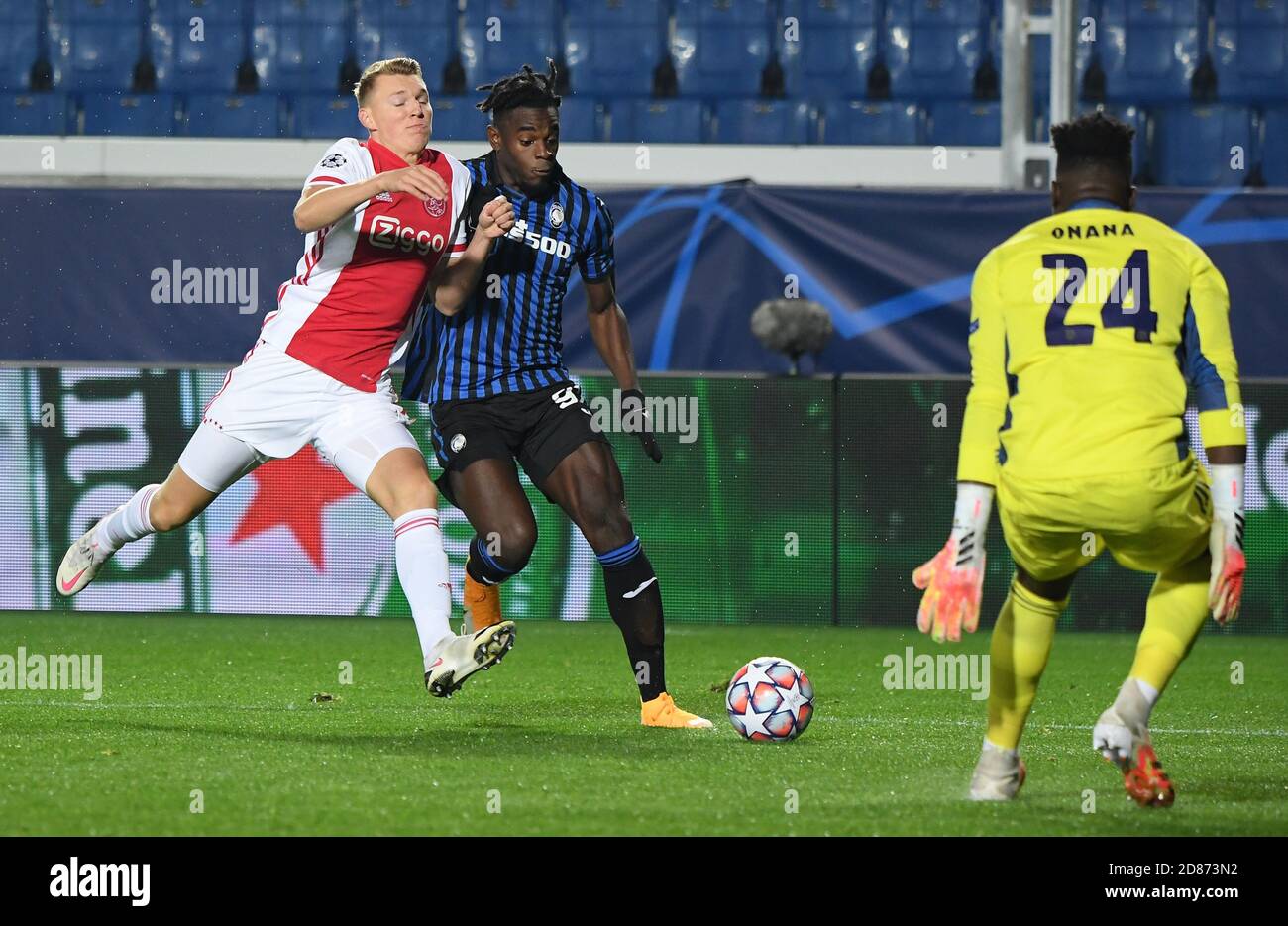 Soccer Football Champions League Group D Atalanta V Ajax Amsterdam Stadio Atleti Azzurri Bergamo Italy October 27 2020 Atalanta S Duvan Zapata In Action Reuters Alberto Lingria Stock Photo Alamy
