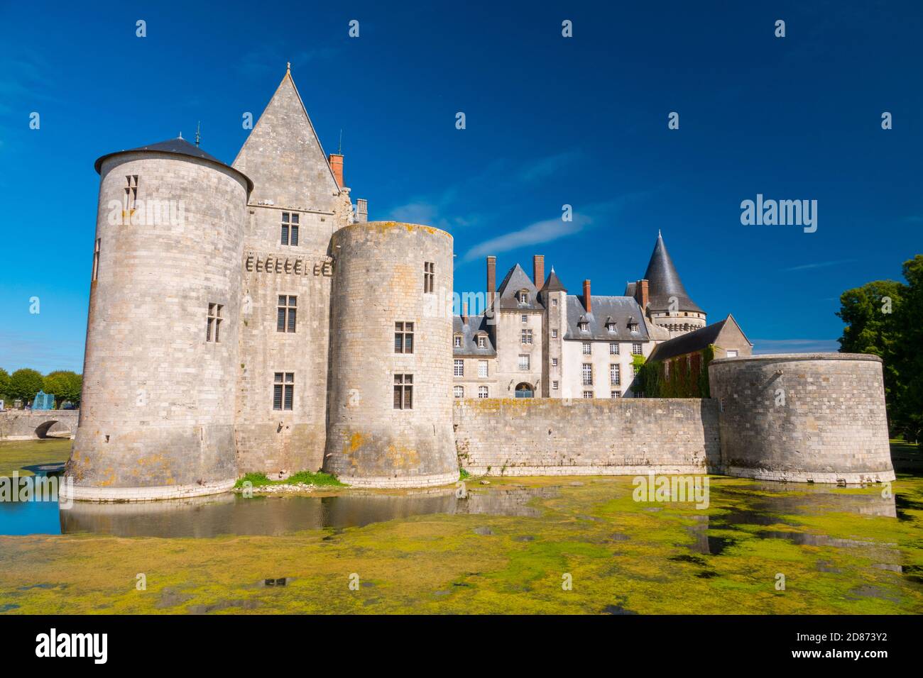 France, Loiret (45), Sully-sur-Loire, castle, on the left part called 'the Donjon' and composed of 4 towers, on the right the part called 'small castl Stock Photo