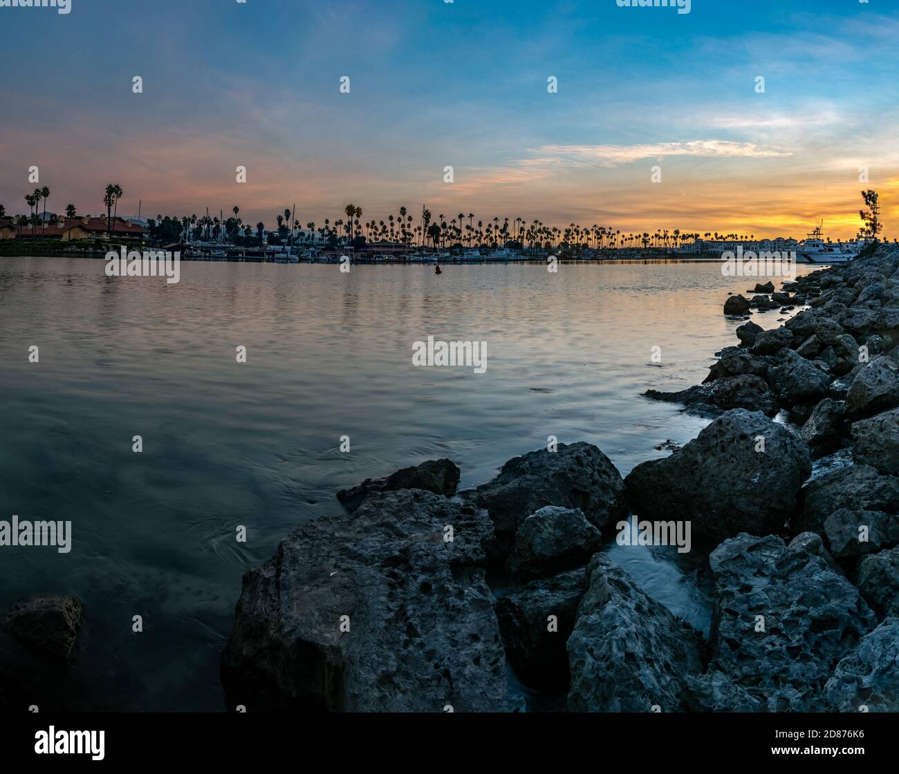 Shoreline with docks hi-res stock photography and images - Alamy