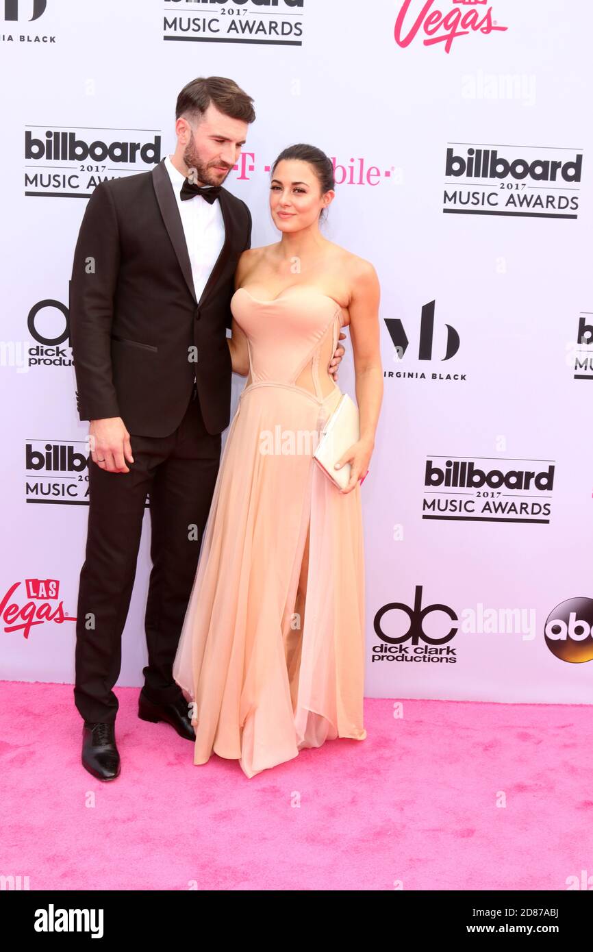 LAS VEGAS - MAY 21: Sam Hunt, Hannah Lee Fowler at the 2017 Billboard