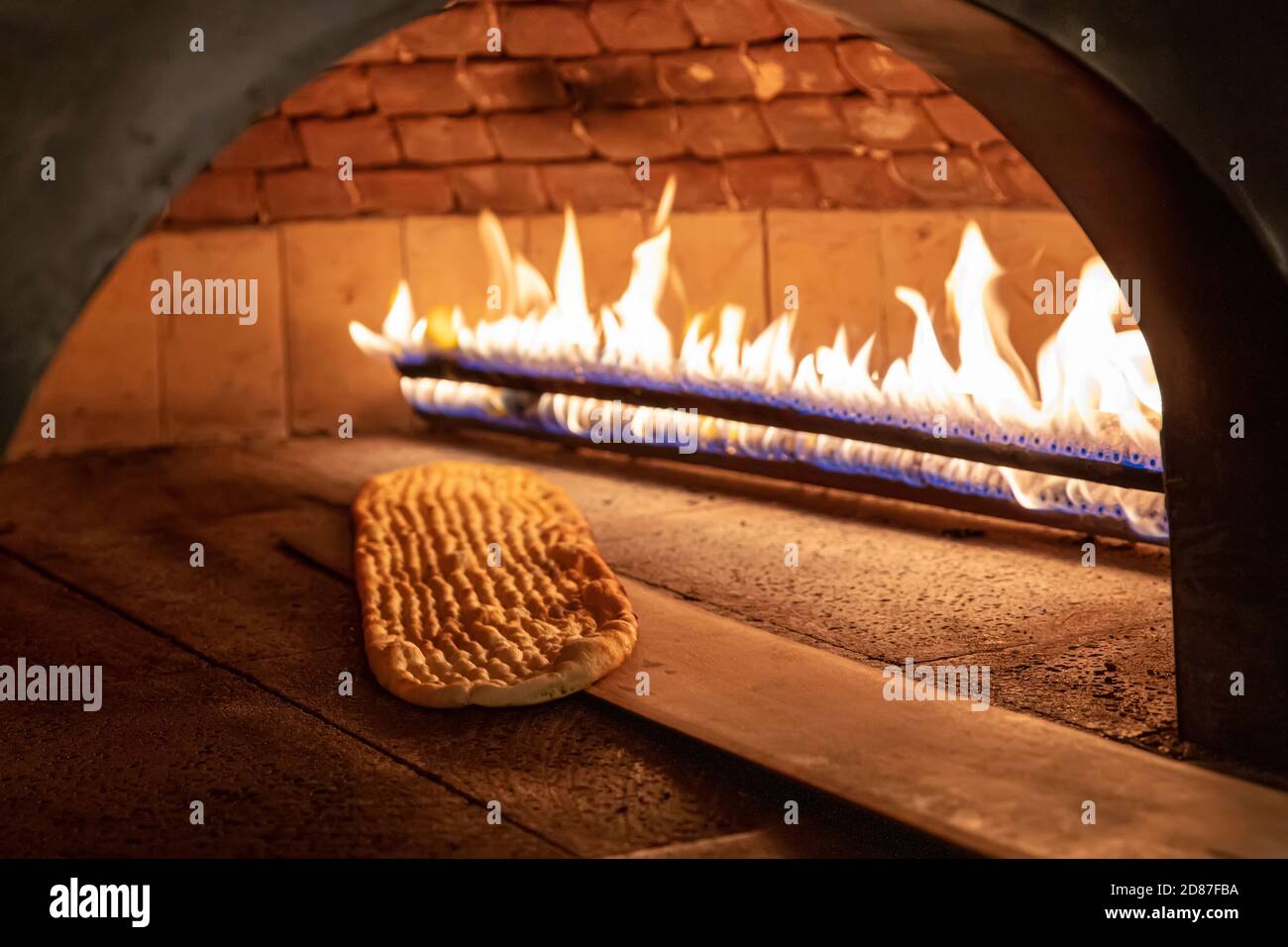 Turkish cuisine, pita bread in stone brick natural flame oven on wooden  board, fresh hot baked loaf, copy space. Bakery or bakehouse concept image  Stock Photo - Alamy