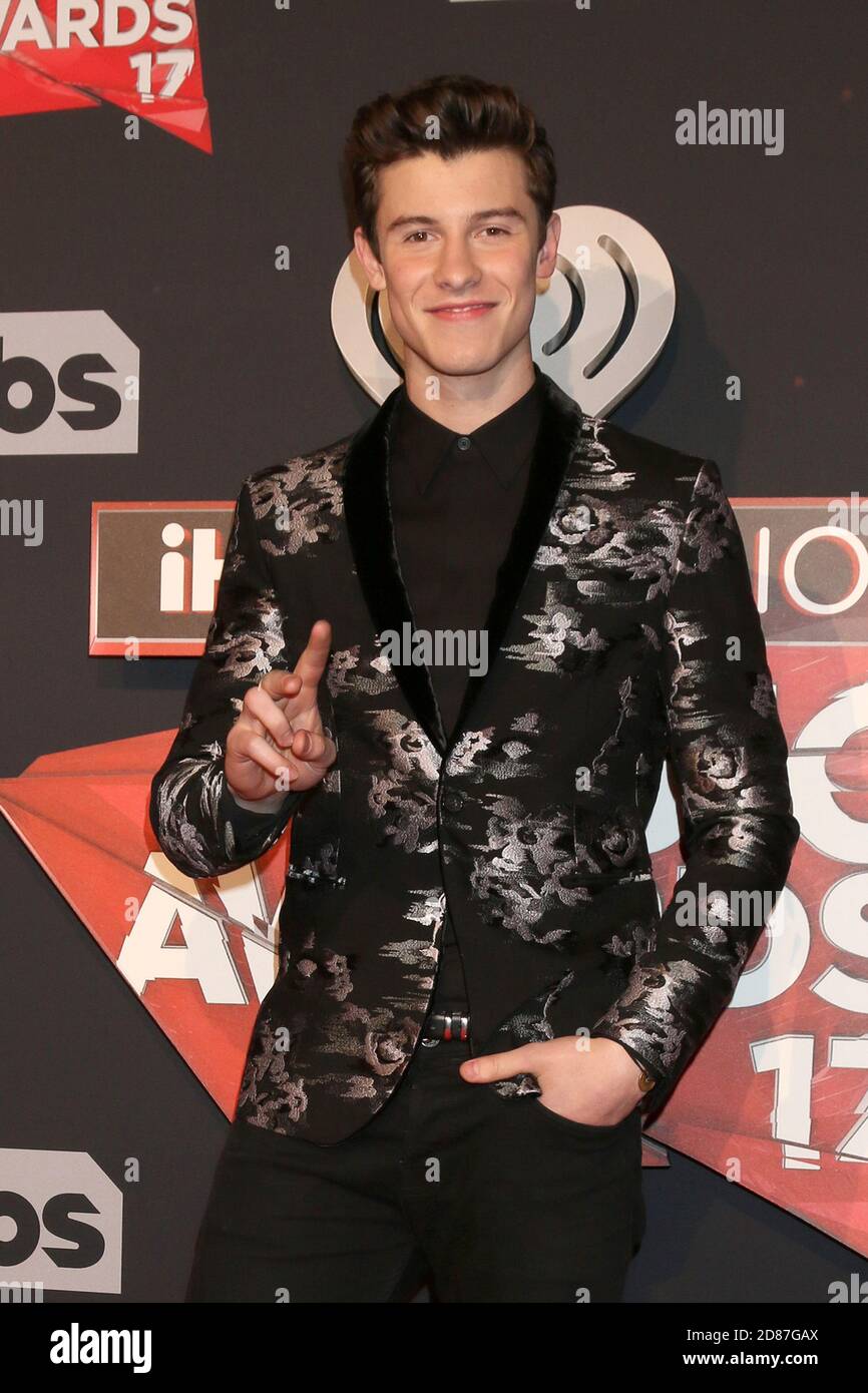 LOS ANGELES - MAR 5: Shawn Mendes at the 2017 iHeart Music Awards at