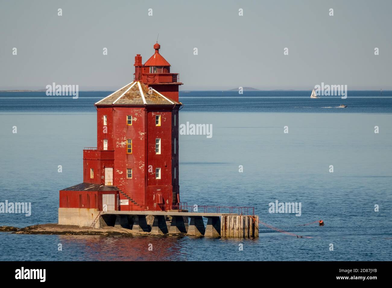 Kjeungskjær Fyr,red lighthouse, off the Norwegian coast on a small skerry off Ørland, Trøndelag. Uthaug, Trøndelag, Norway, Scandinavia, Europe, adven Stock Photo