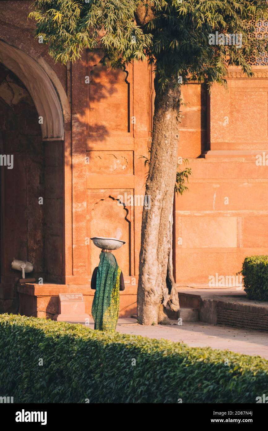 Indian woman in green sari hi-res stock photography and images - Alamy