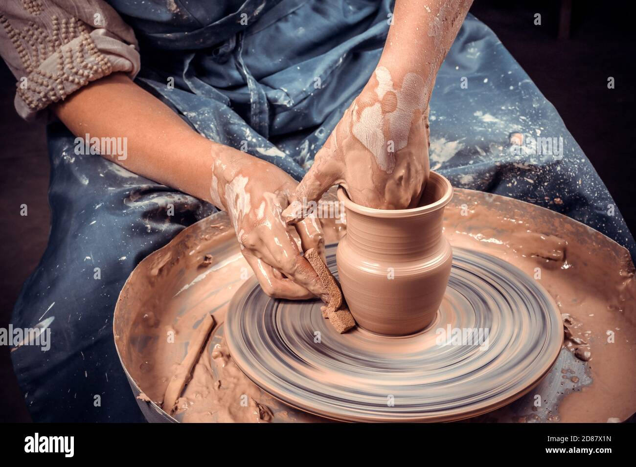 Potter's hands and potter's wheel. Closeup Stock Photo Alamy