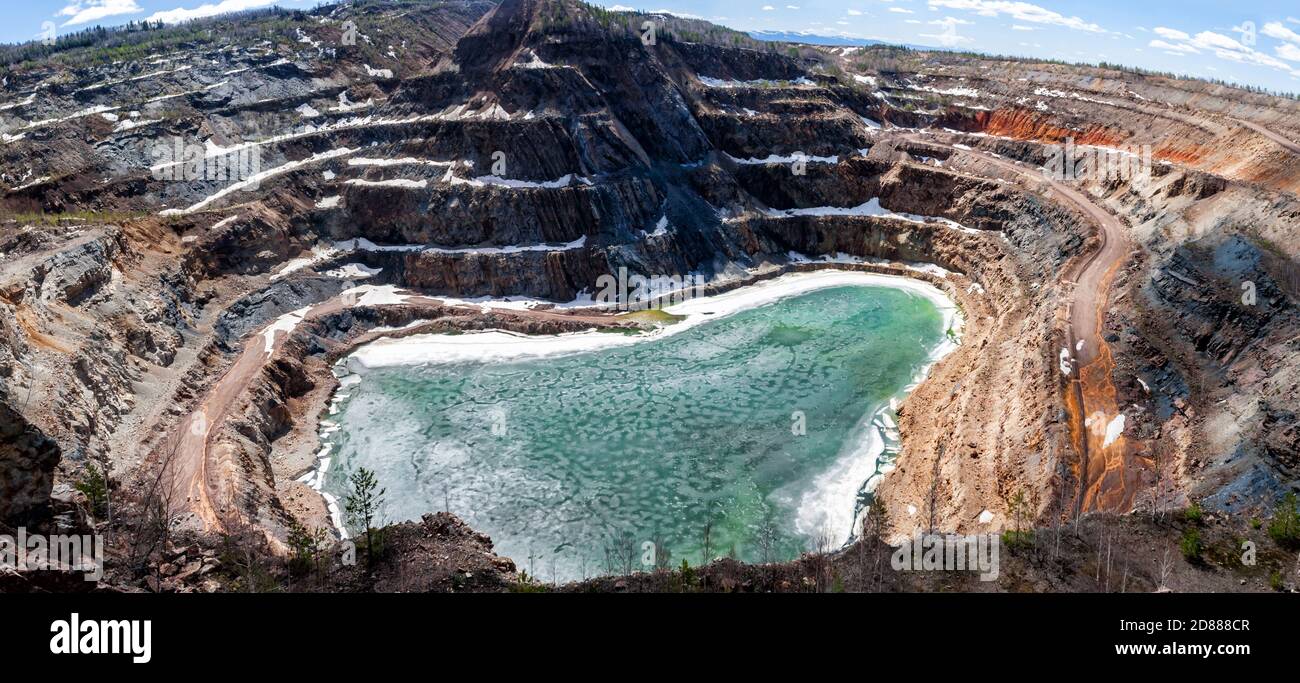 The Flooded Gold Diggings quarry on Bodmin Moor Stock Photo - Alamy