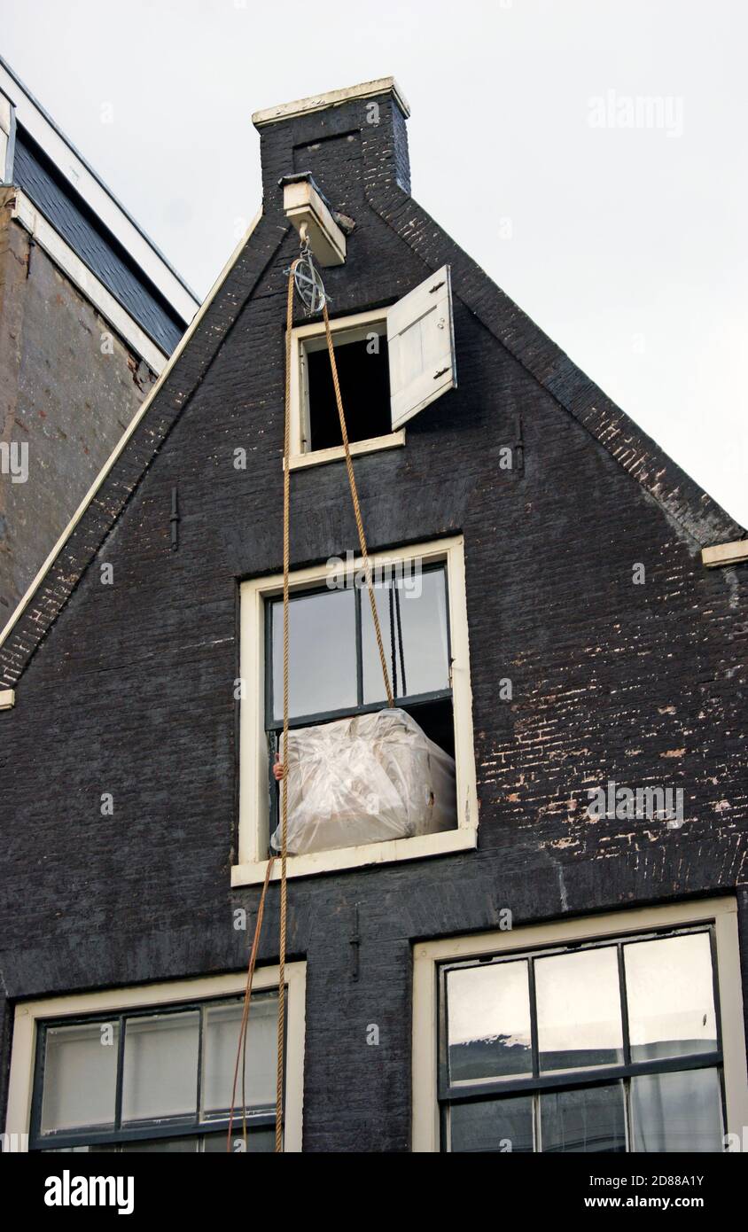 Pulley lift hires stock photography and images Alamy