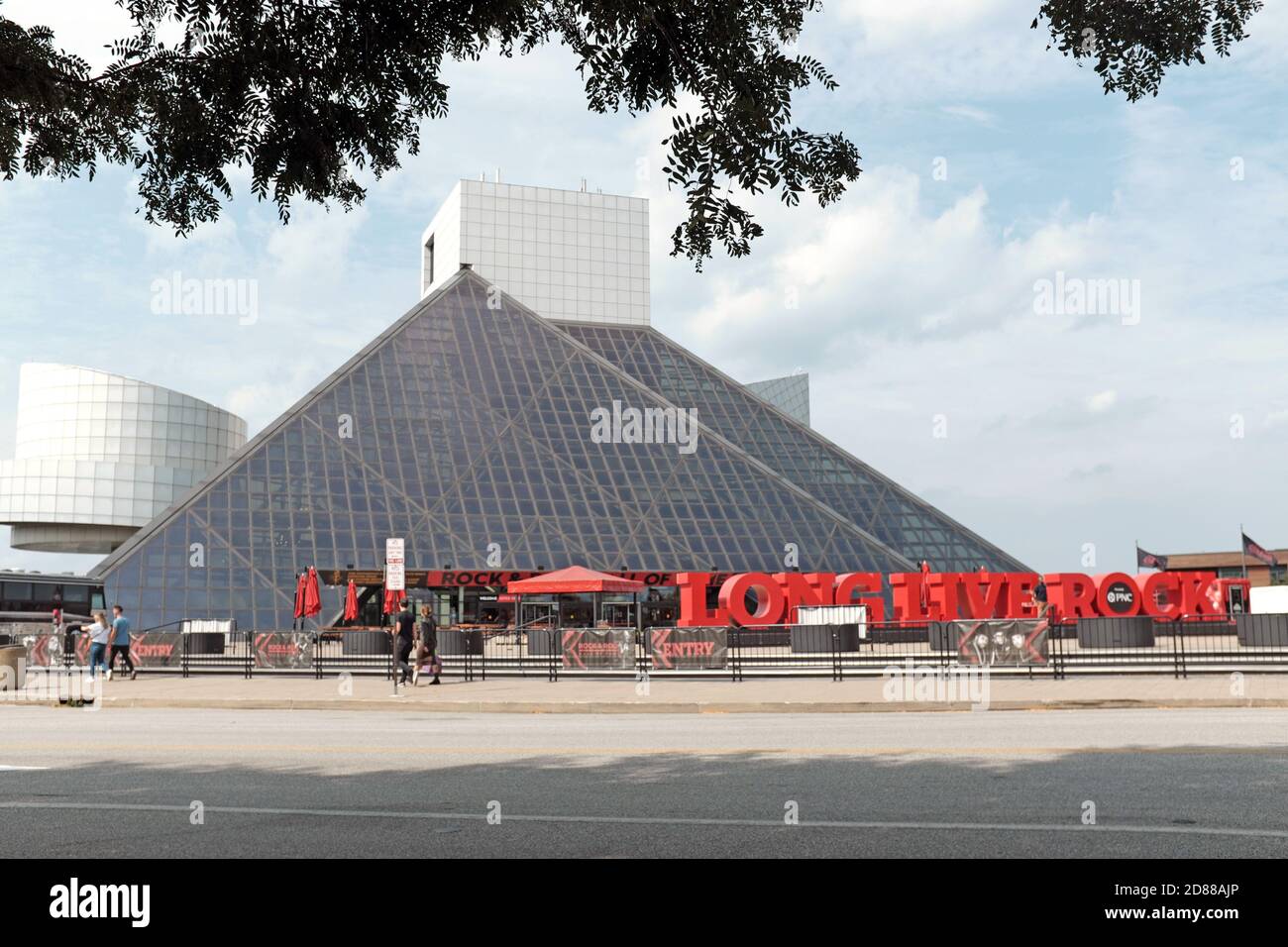 The Rock and Roll Hall of Fame and Museum on the Northeast Harbor in Cleveland, Ohio, USA is a landmark and top tourist attraction for the city. Stock Photo