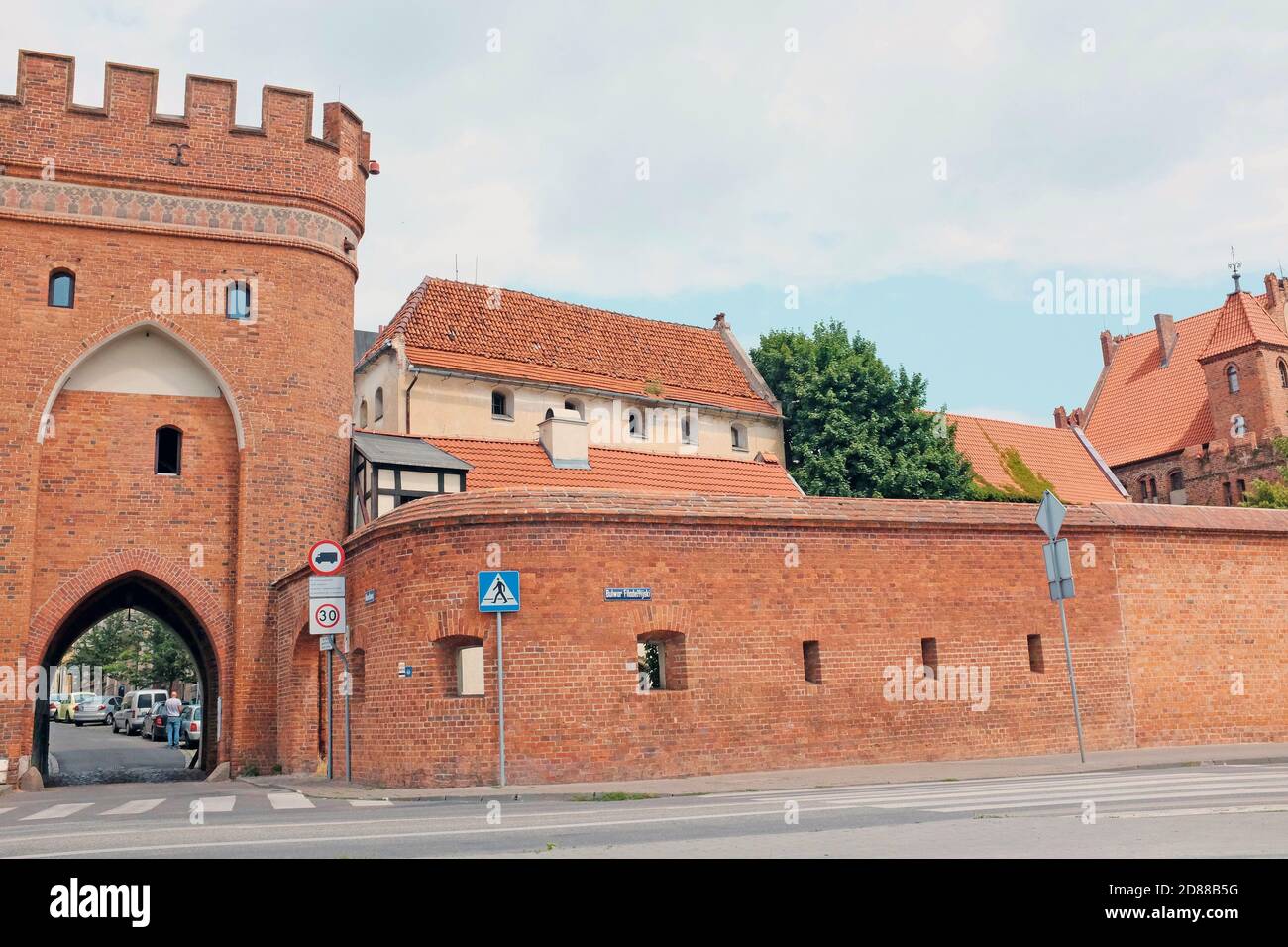 The Mostowa Gate, erected in 1492, stands along with the city walls around the old town of Torun, Poland. Stock Photo