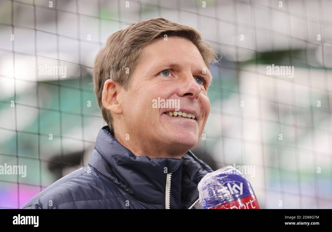 Wolfsburg Coach Oliver Glasner during the German championship Bundesliga football match between VfL Wolfsburg and Arminia Bielefeld on October 25, 2 C Stock Photo