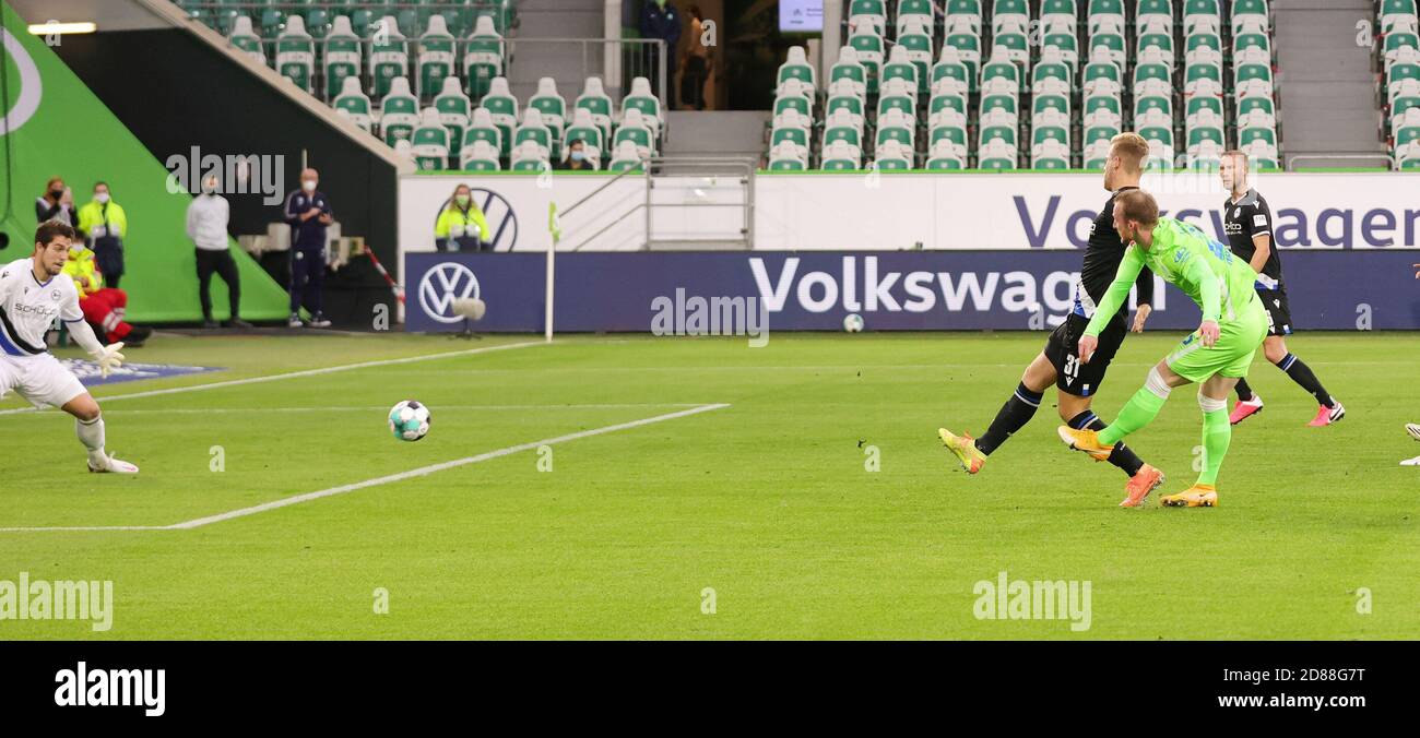 Maximilian Arnold of Wolfsburg scores the 2-0 goal during the German championship Bundesliga football match between VfL Wolfsburg and Arminia Bielef C Stock Photo
