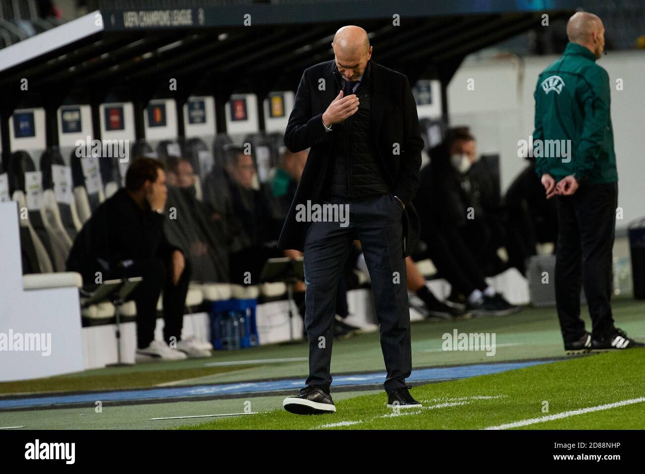 Monchengladbach, Germany. 27th Oct, 2020. Zinedine Zidane of Real Madrid during the UEFA Champions League match between Borussia Monchengladbach and Real Madrid at Borussia-Park on October 27, 2020 in Monchengladbach, Spain. Credit: Dax Images/Alamy Live News Stock Photo