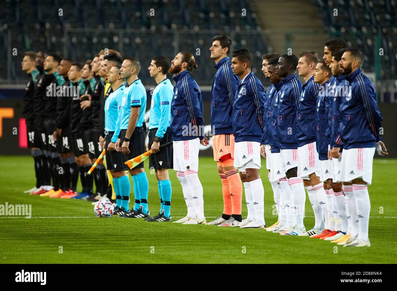 Monchengladbach, Germany. 27th Oct, 2020. Players before the UEFA Champions League match between Borussia Monchengladbach and Real Madrid at Borussia-Park on October 27, 2020 in Monchengladbach, Spain. Credit: Dax Images/Alamy Live News Stock Photo
