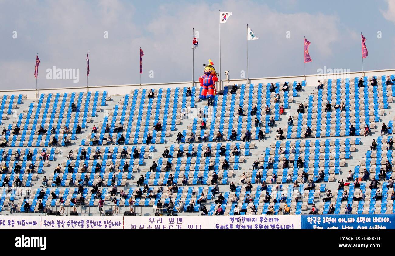 South Korea's K league soccer fans, Oct 18, 2020 - Football / Soccer : Socially distanced soccer fans during South Korea's 2020 K League 2 Round 24 match between Suwon FC 3-4 Jeonnam Dragons FC at Suwon Stadium in Suwon, south of Seoul, South Korea. Soccer fans were allowed again into K-League matches from October 16, following an easing of Covid-19 coronavirus restrictions. South Korean government eased the ban on soccer crowd after daily domestic infections of Covid-19 stayed in double figures for two weeks. (Photo by Lee Jae-Won/AFLO) (SOUTH KOREA) Stock Photo