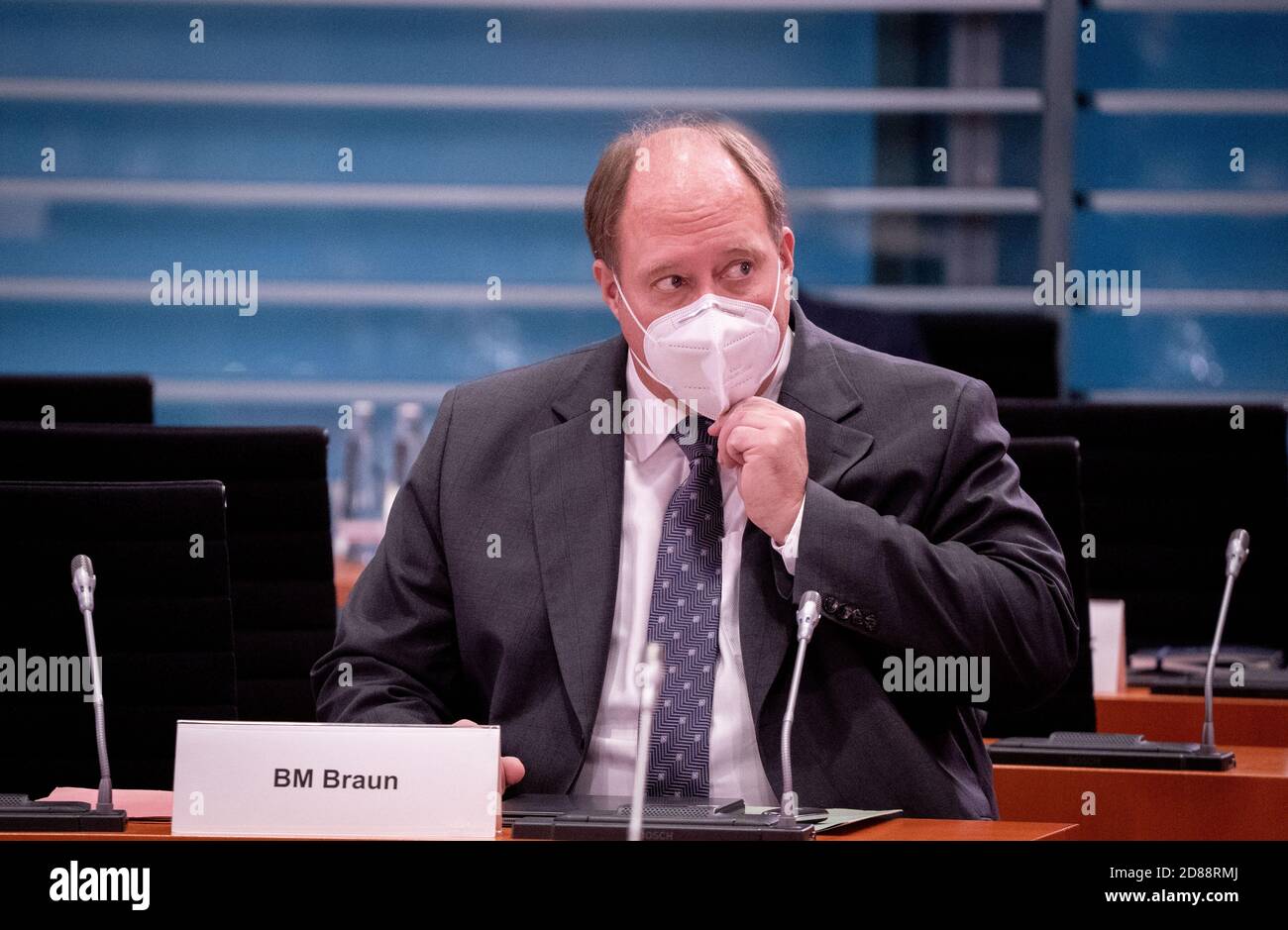 28 October 2020, Berlin: Helge Braun (CDU), Head of the Federal Chancellery  and Federal Minister for Special Tasks, attends the meeting of the Federal  Cabinet in the Federal Chancellery with mouth-nose cover.