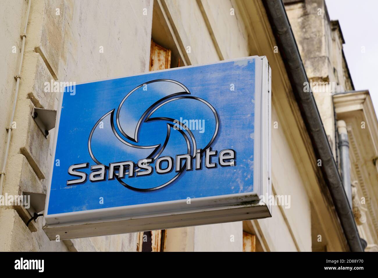Bordeaux , Aquitaine / France - 16 10 2020 : Samsonite logo and text sign  front of suitcase store of American luggage manufacturer and retailer shop  Stock Photo - Alamy