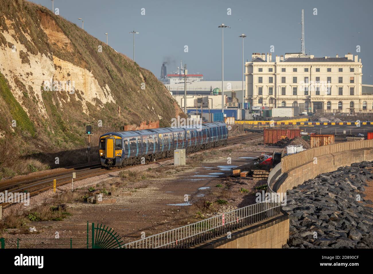 Class 375 829 approaches Shakespeare Cliff tunnels.Dover, Kent, UK Stock Photo