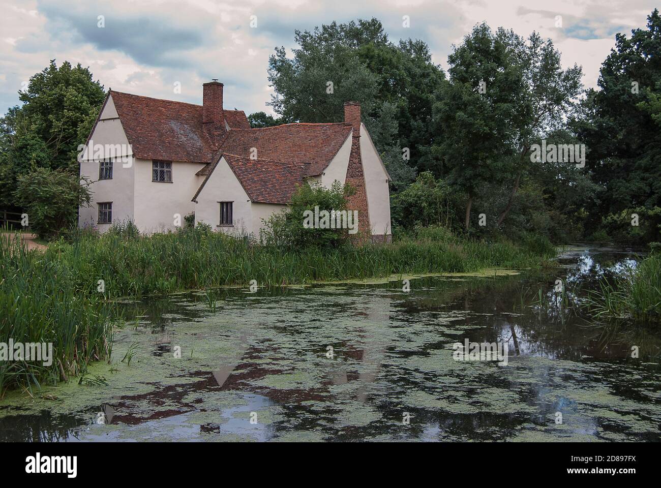 Willy Lotts Cottage in Dedham Vale, UK was made famous by John Constables painting 'The Haywain' Stock Photo