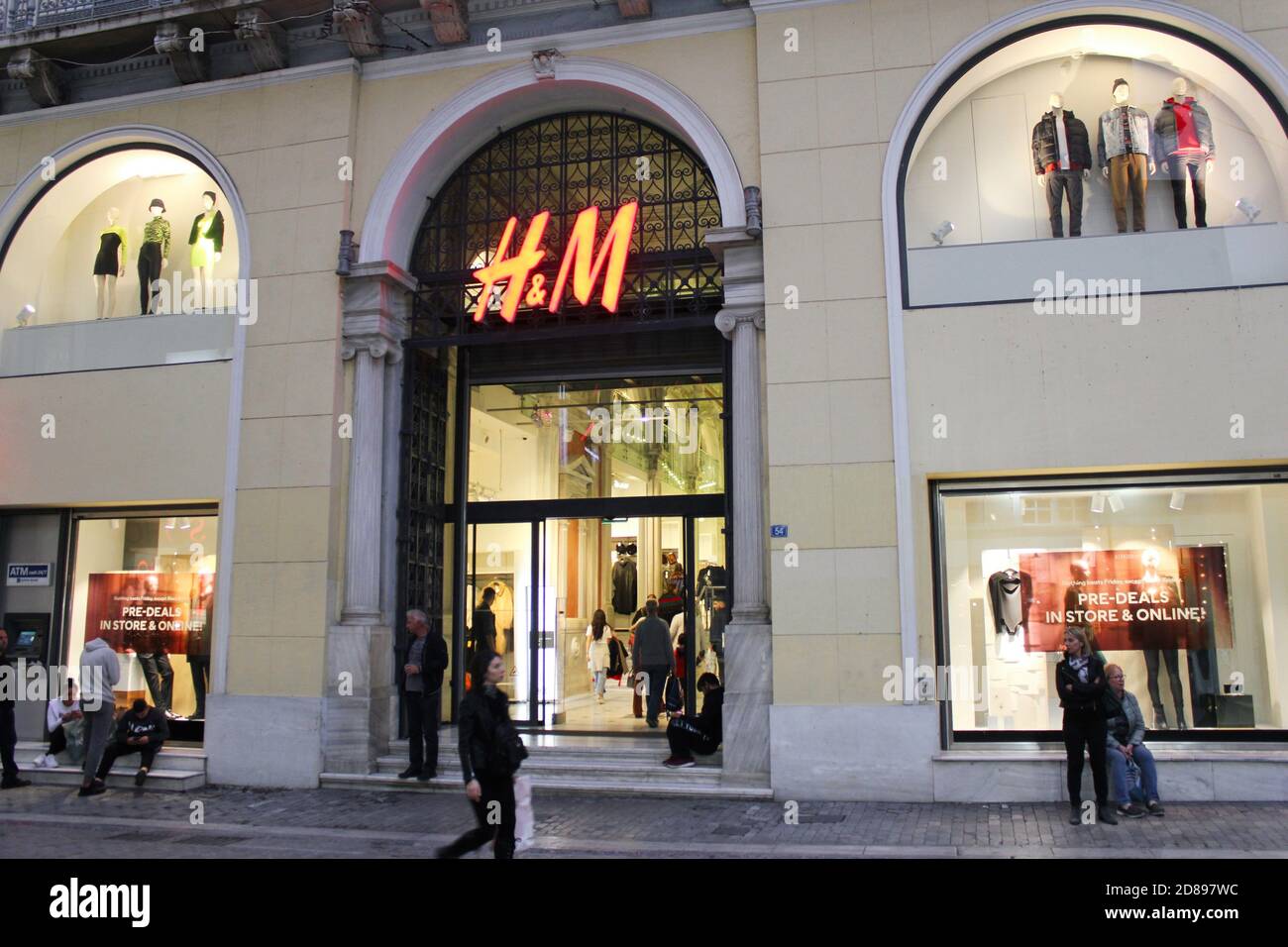 Hm store hi res stock photography and images Alamy