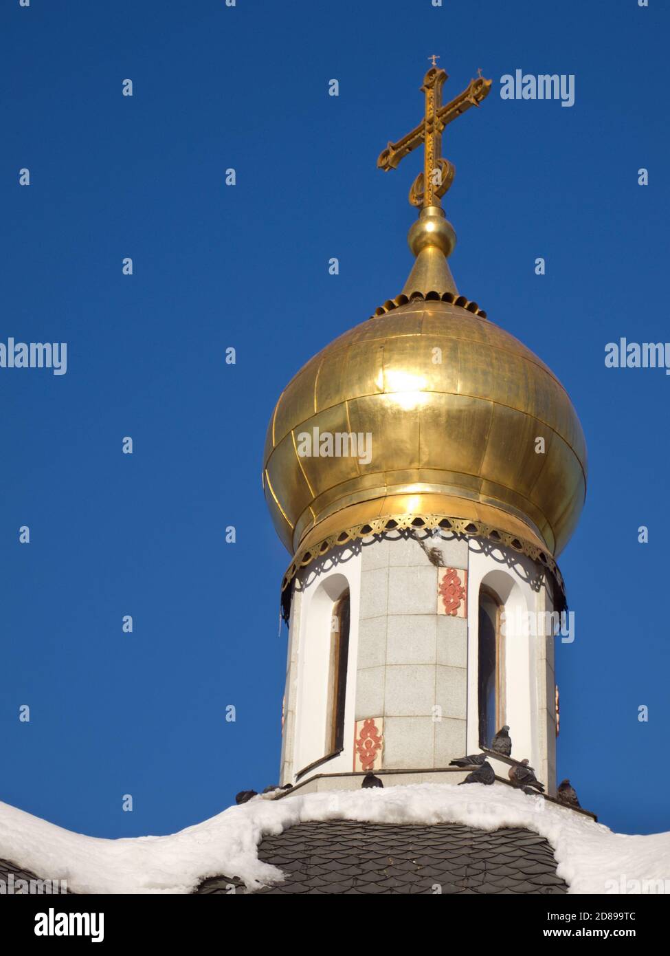 Golden dome of modern Russian orthodox church on blue sky Stock Photo ...