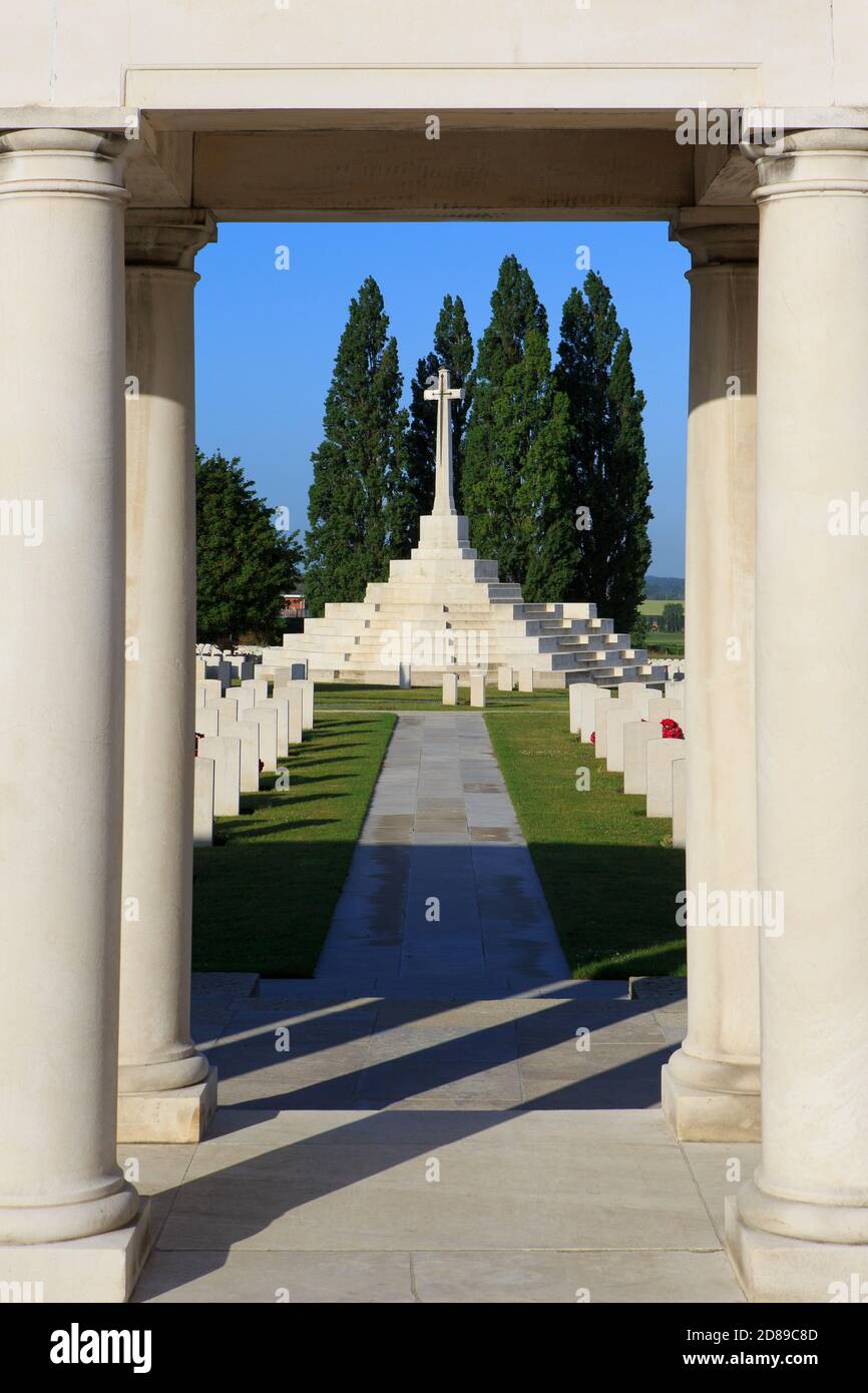 The Cross of Sacrifice at the Tyne Cot Cemetery (1914-1918) in Zonnebeke, Belgium Stock Photo