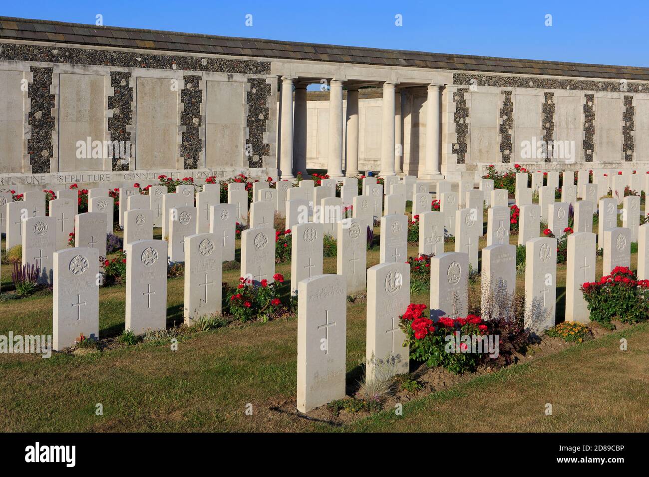 Tyne Cot Cemetery (1914-1918), the largest cemetery for Commonwealth forces in the world, for any war, in Zonnebeke, Belgium Stock Photo