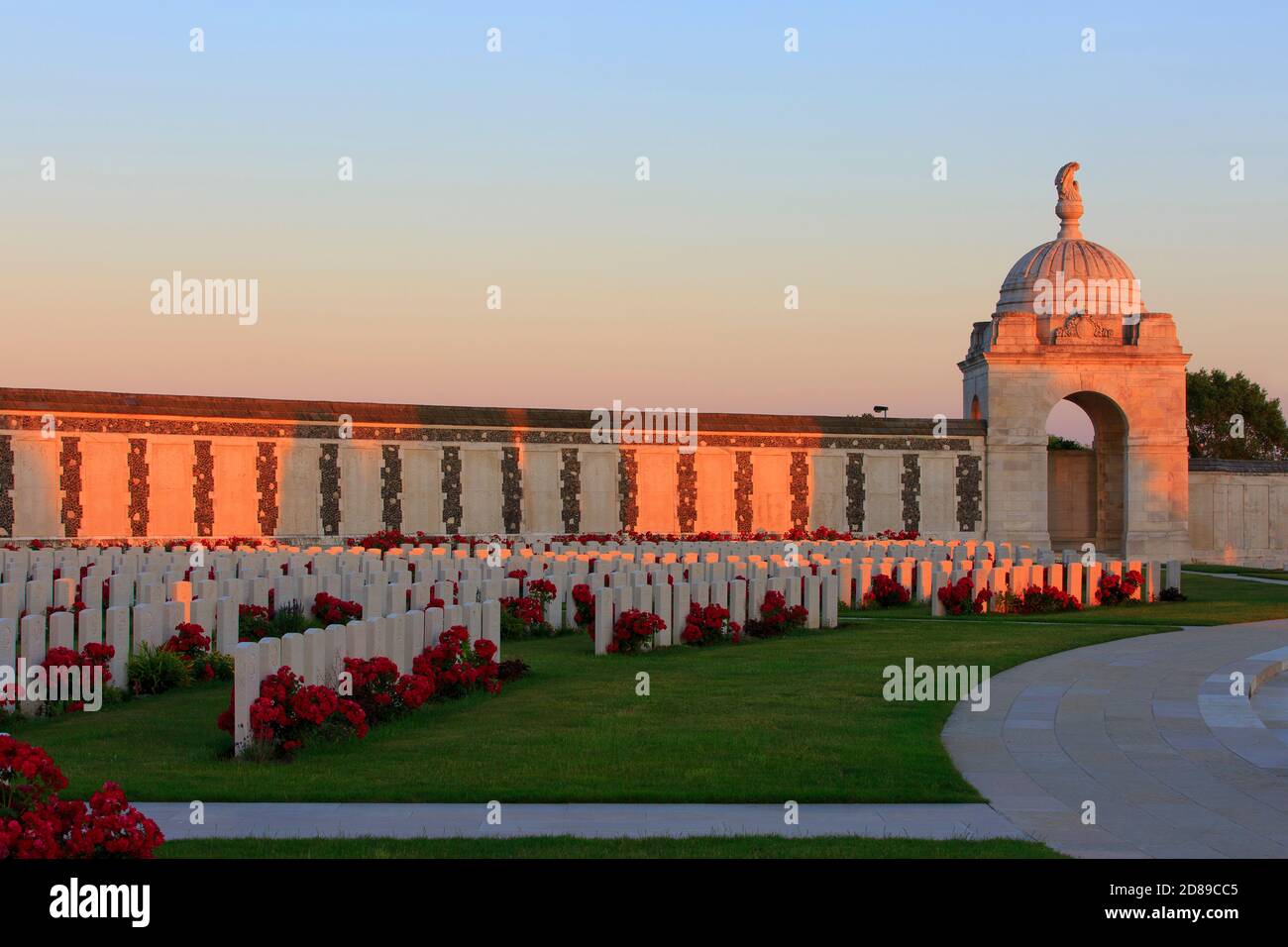 Tyne Cot Cemetery (1914-1918), the largest cemetery for Commonwealth forces in the world, for any war, in Zonnebeke, Belgium at sunset Stock Photo