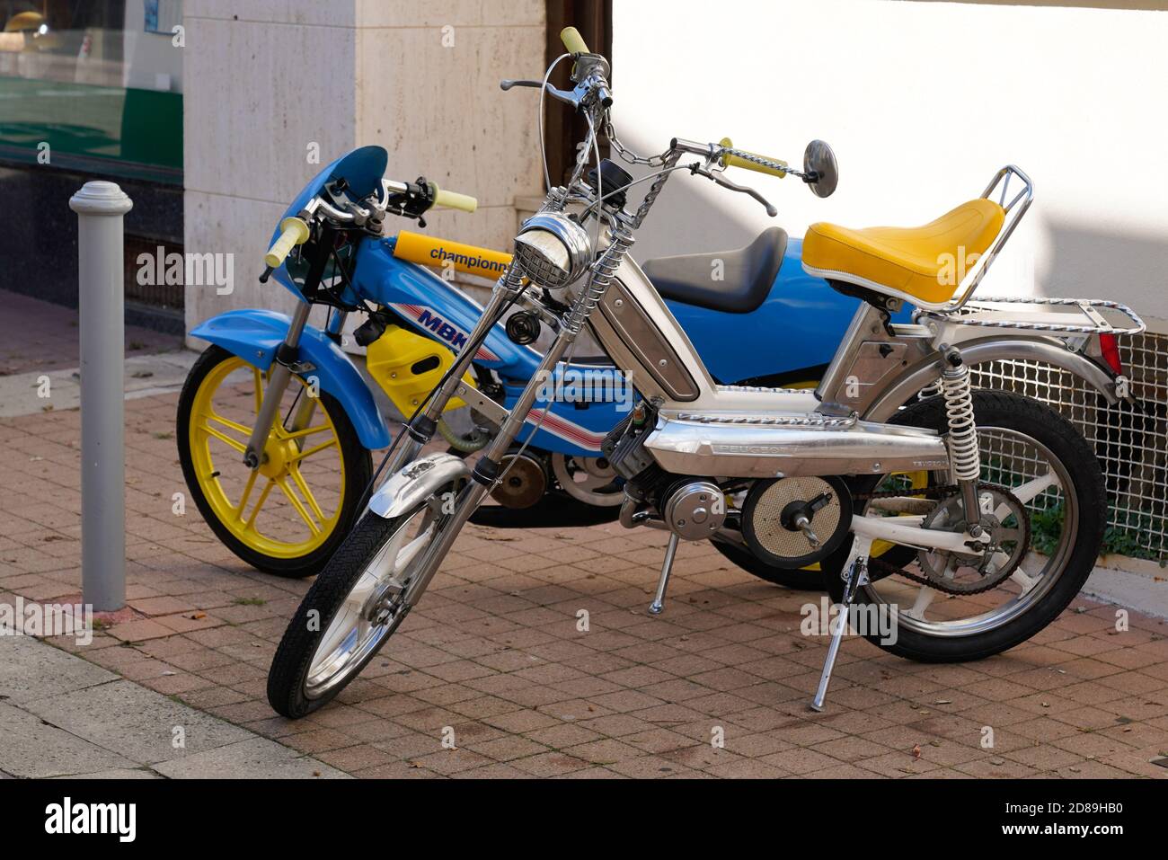 Vintage Peugeot 103 Sp Moped Stock Photo - Download Image Now - Moped,  Peugeot, 1980-1989 - iStock