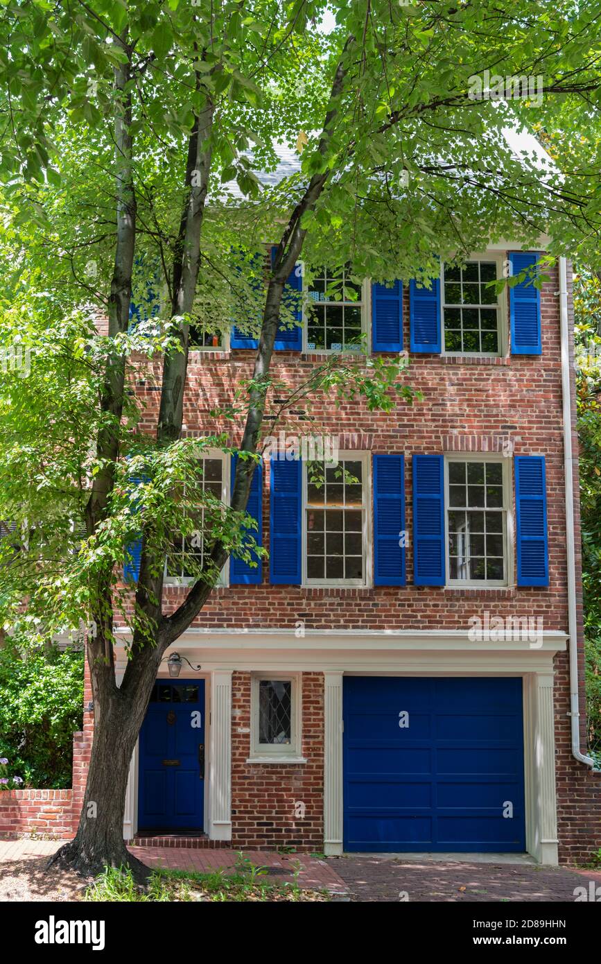A Traditional style three-storey town house in Q Street NW in Washington DC's historic tree-lined Georgetown neighbourhood. Stock Photo