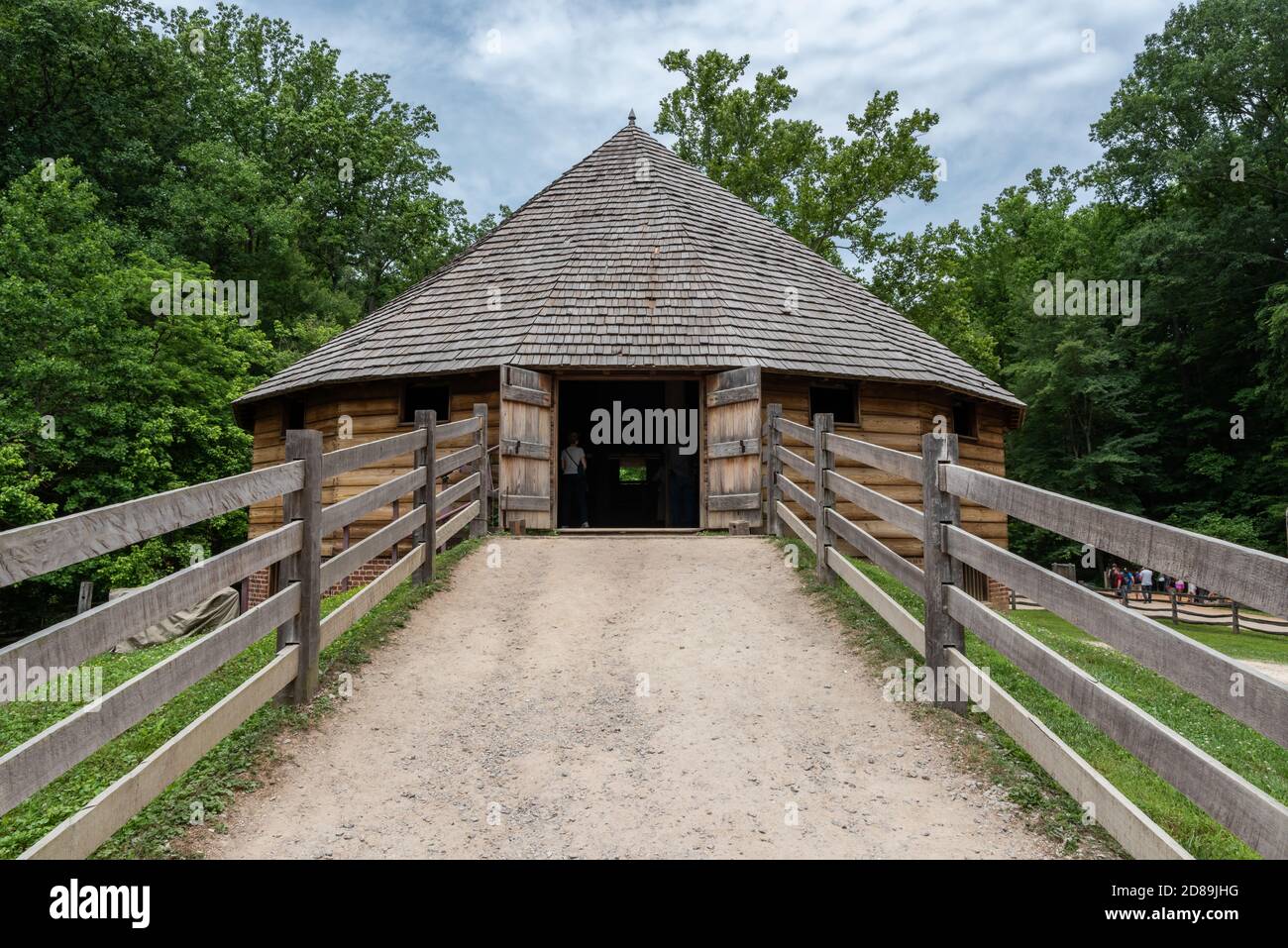 The replica of George Washington's 16-sided treading barn on the pioneer farm at Mount Vernon, Virginia Stock Photo
