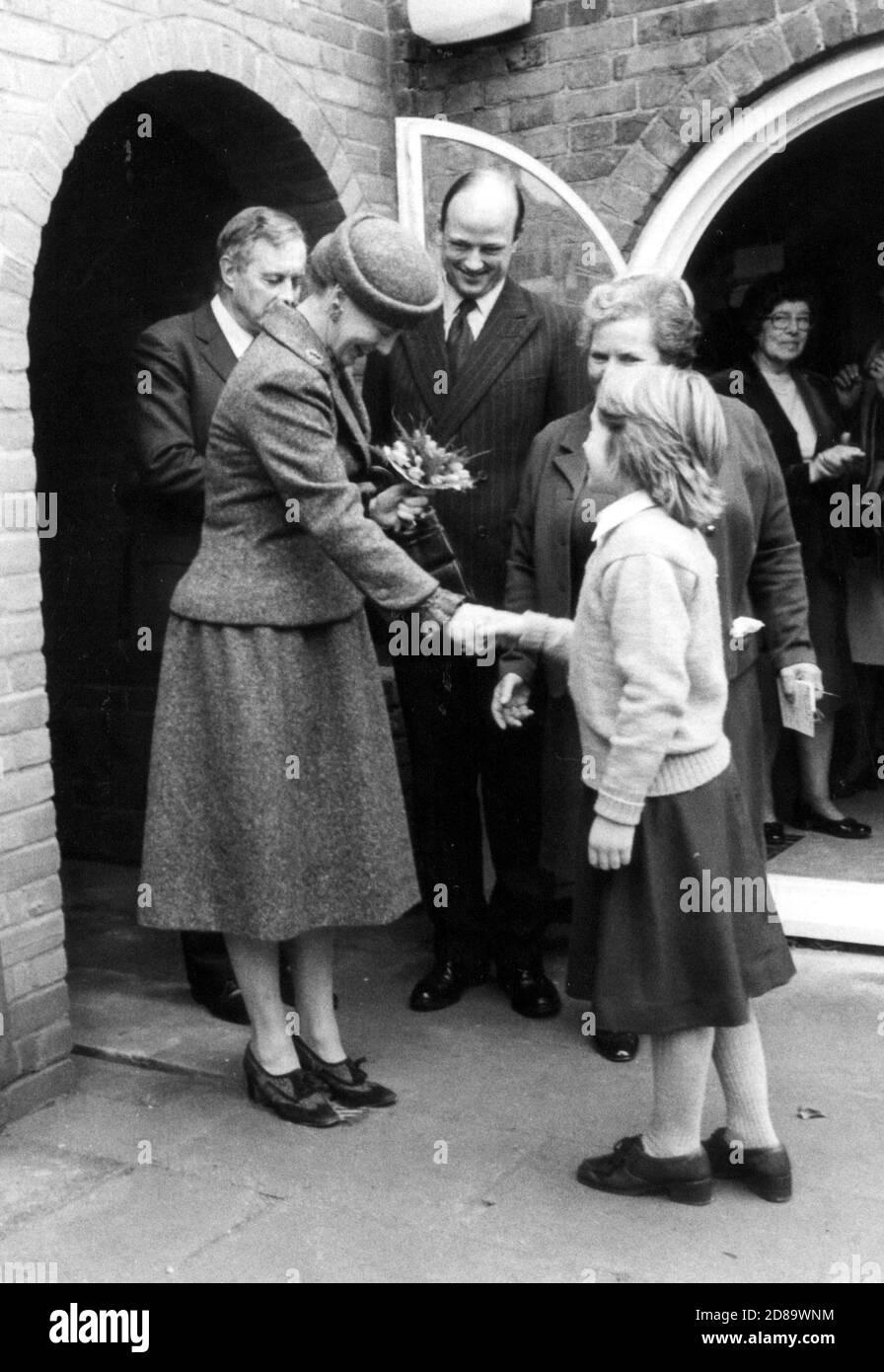 QUEEN MARGARETHE II THE QUEEN OF DENMARK SHAKES HANDS WITH HENRIETTA LANE (10) WHO PRESENTED A BOUQUET  AT NORTH FORELAND LODGE, SHERFIELD ON LODDEN 1983 Stock Photo