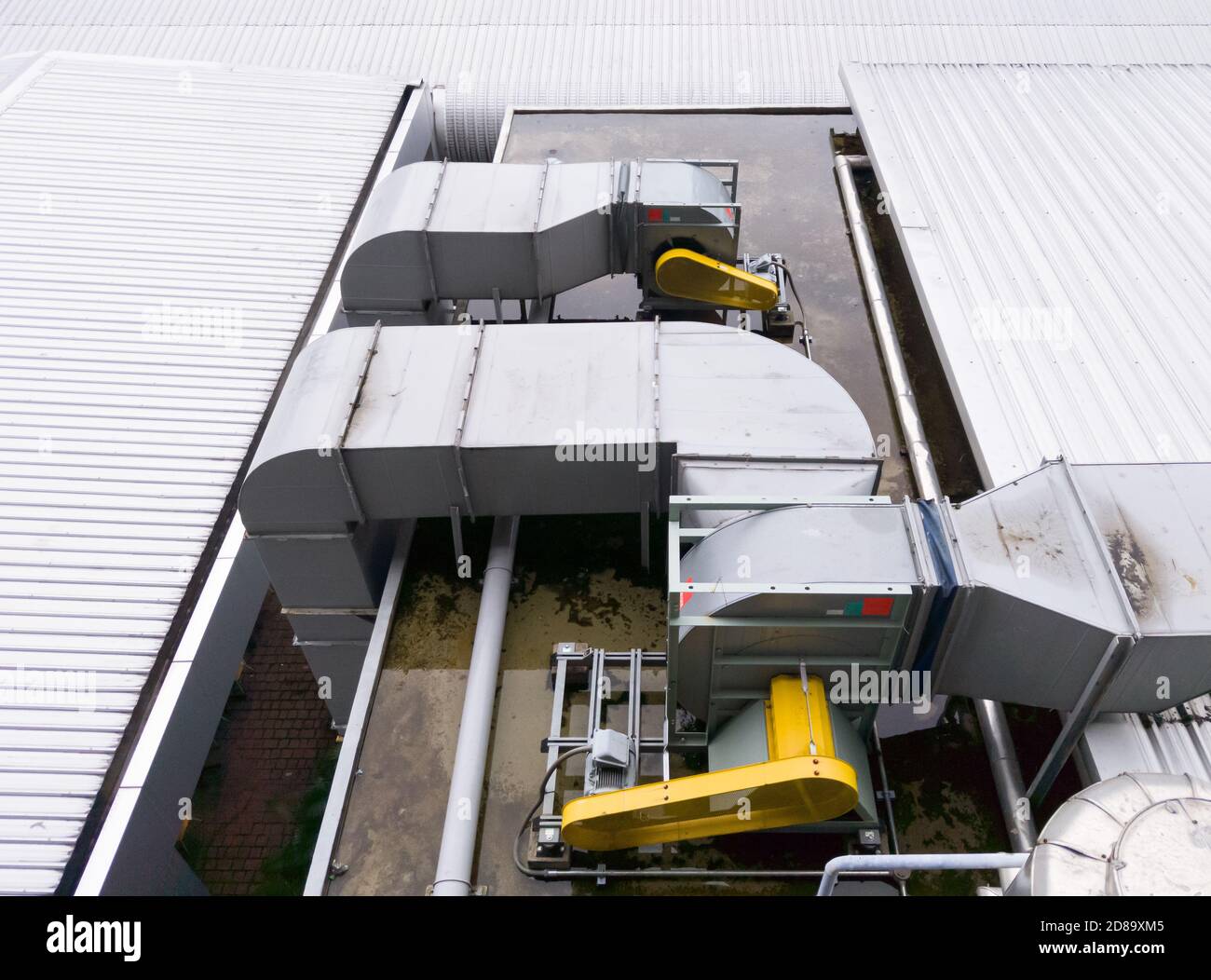 Ventilation system of the air conditioner system on the rooftop of the