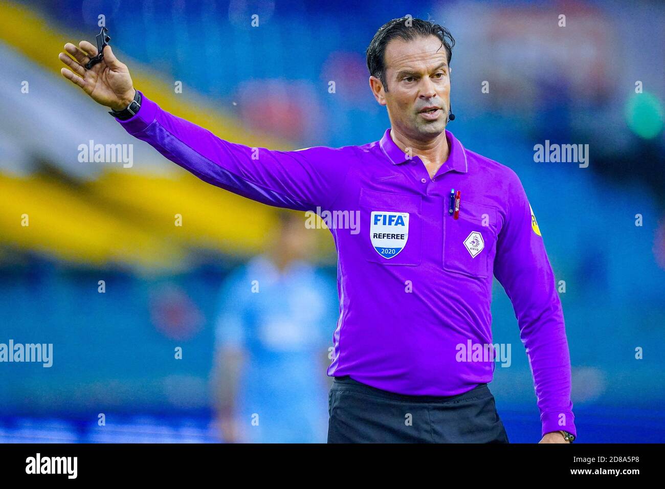 Referee Bas Nijhuis during the Netherlands championship Eredivisie football match between Vitesse and PSV on October 25, 2020 at Gelredome Stadium i C Stock Photo