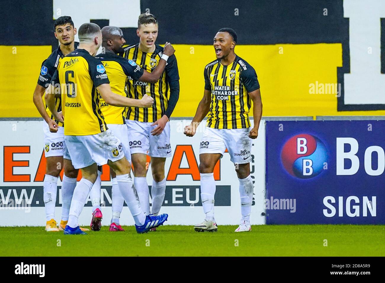 Lois Openda of Vitesse celebrating his goal during the Netherlands championship Eredivisie football match between Vitesse and PSV on October 25, 202 C Stock Photo