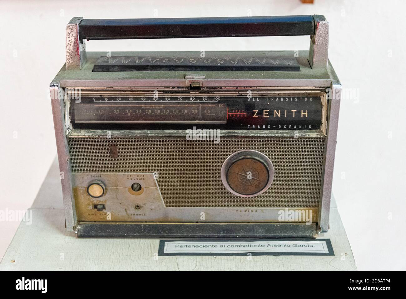 Antique radio zenith, Holguin, Cuba Stock Photo - Alamy