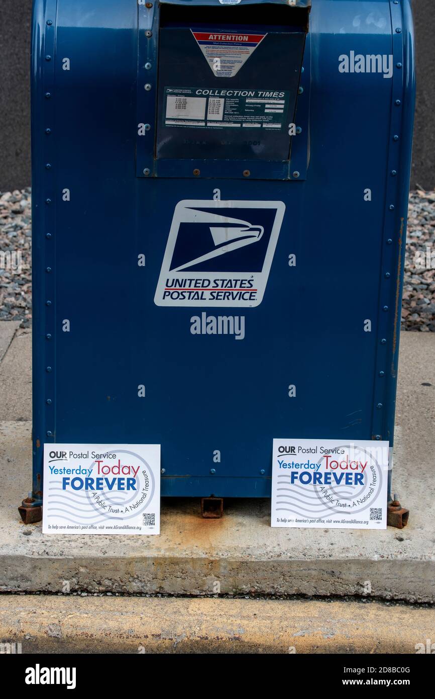 Minneapolis, Minnesota. Postal workers rally to demand that Congress act to save the Postal Service. Yesterday, today, forever signs on mailbox. Stock Photo