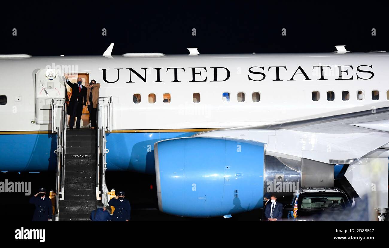 Flint, Michigan, USA. 28th Oct, 2020. Vice President MIKE PENCE and KAREN PENCE during the Make America Great Again Victory Rally with Mike Pence at Bishop International Airport. Credit: Scott Hasse/ZUMA Wire/Alamy Live News Stock Photo