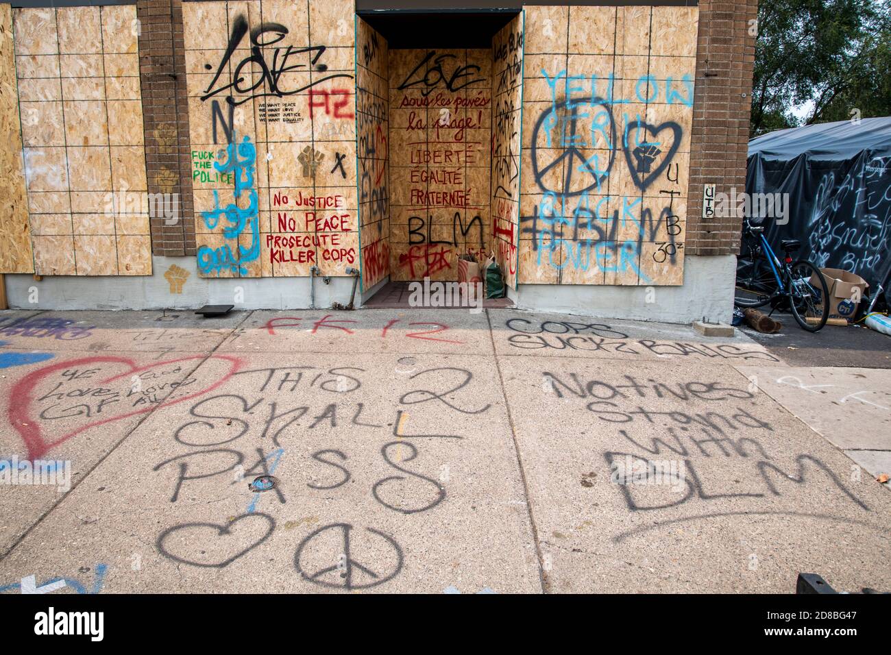 Minneapolis, MN.  Street art and graffiti on boarded up business at George Floyd memorial site. Stock Photo